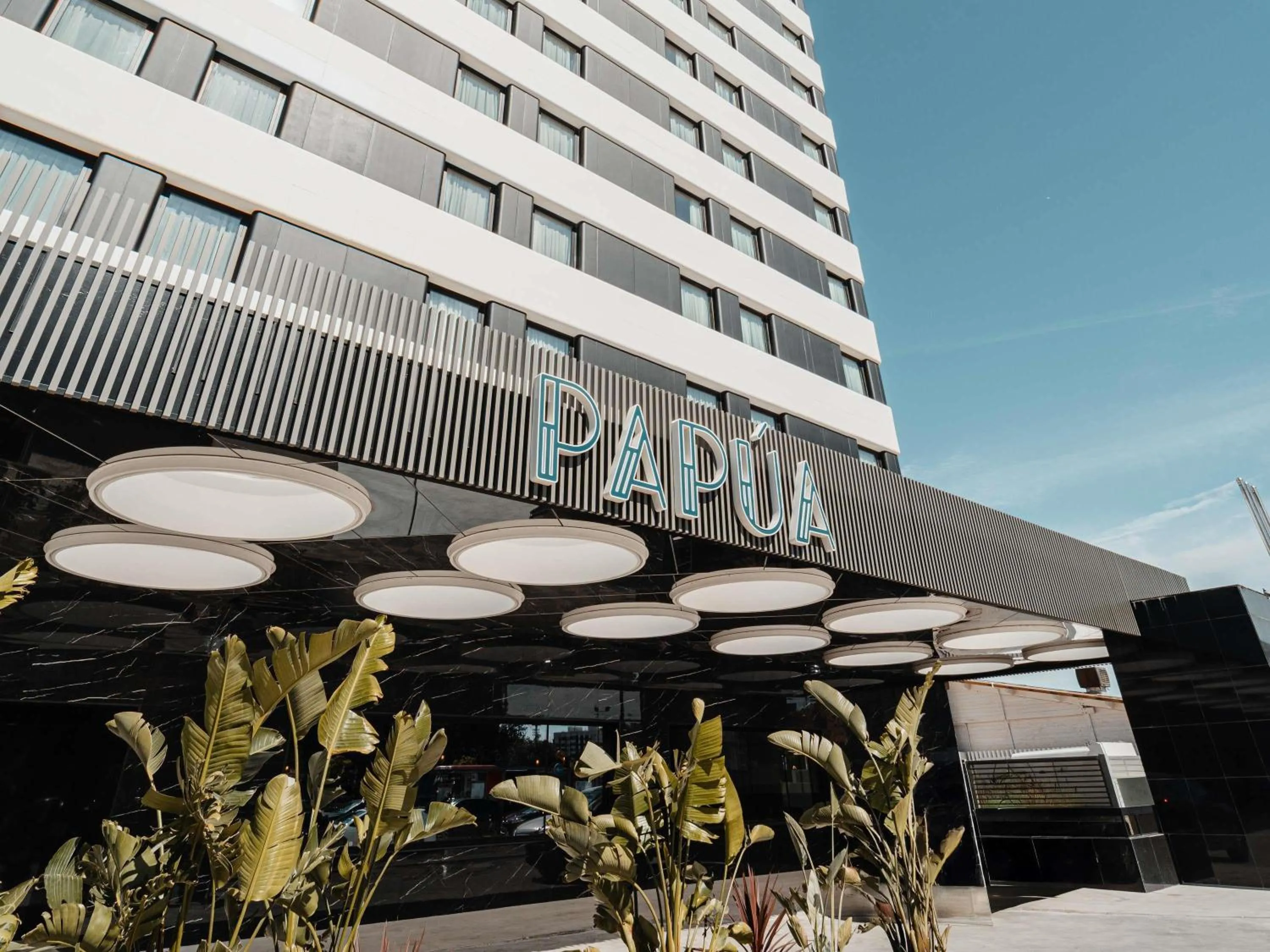 Restaurant/places to eat in Novotel Valencia Lavant