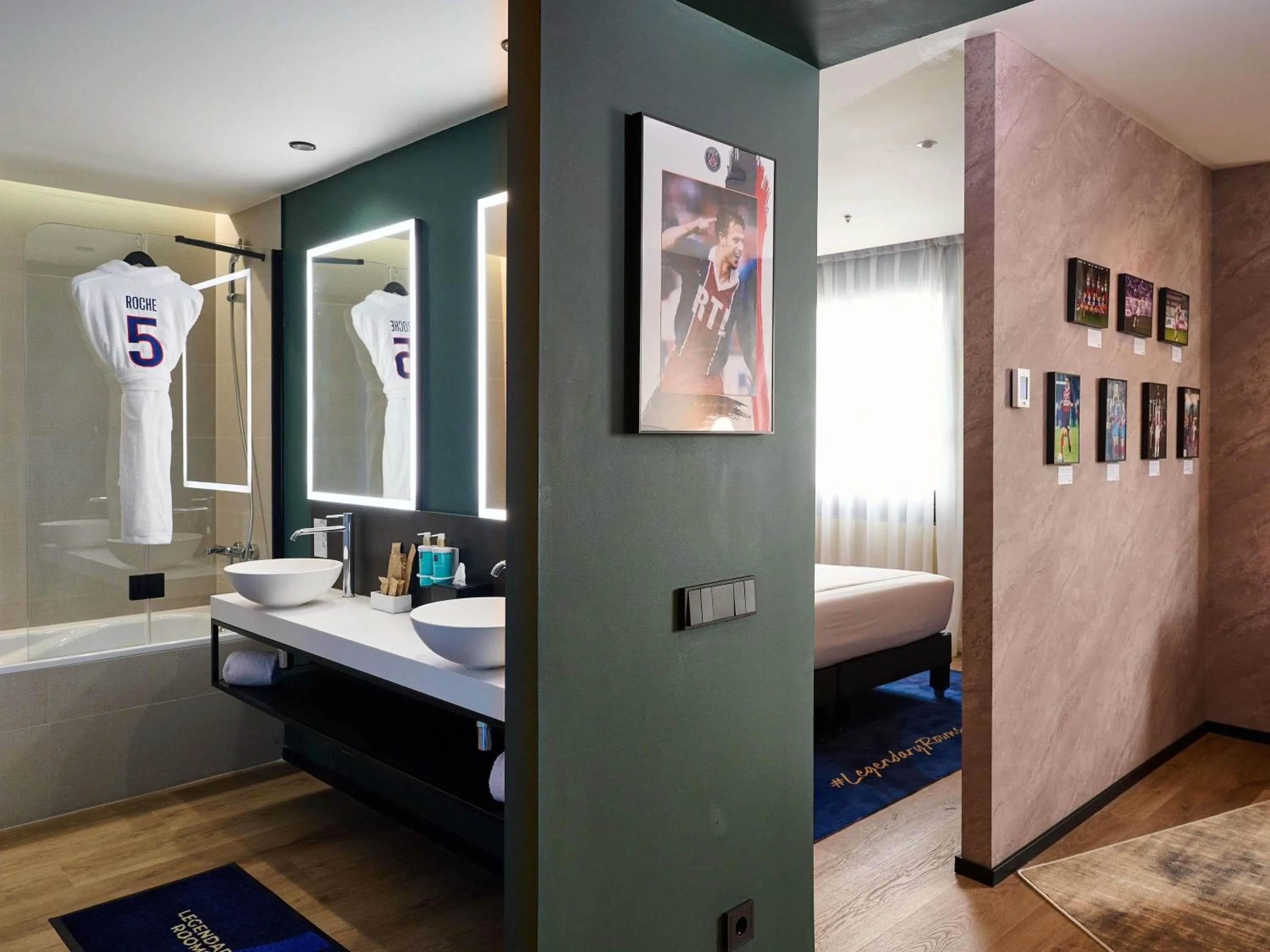 Bedroom, Bed in Novotel Valencia Lavant