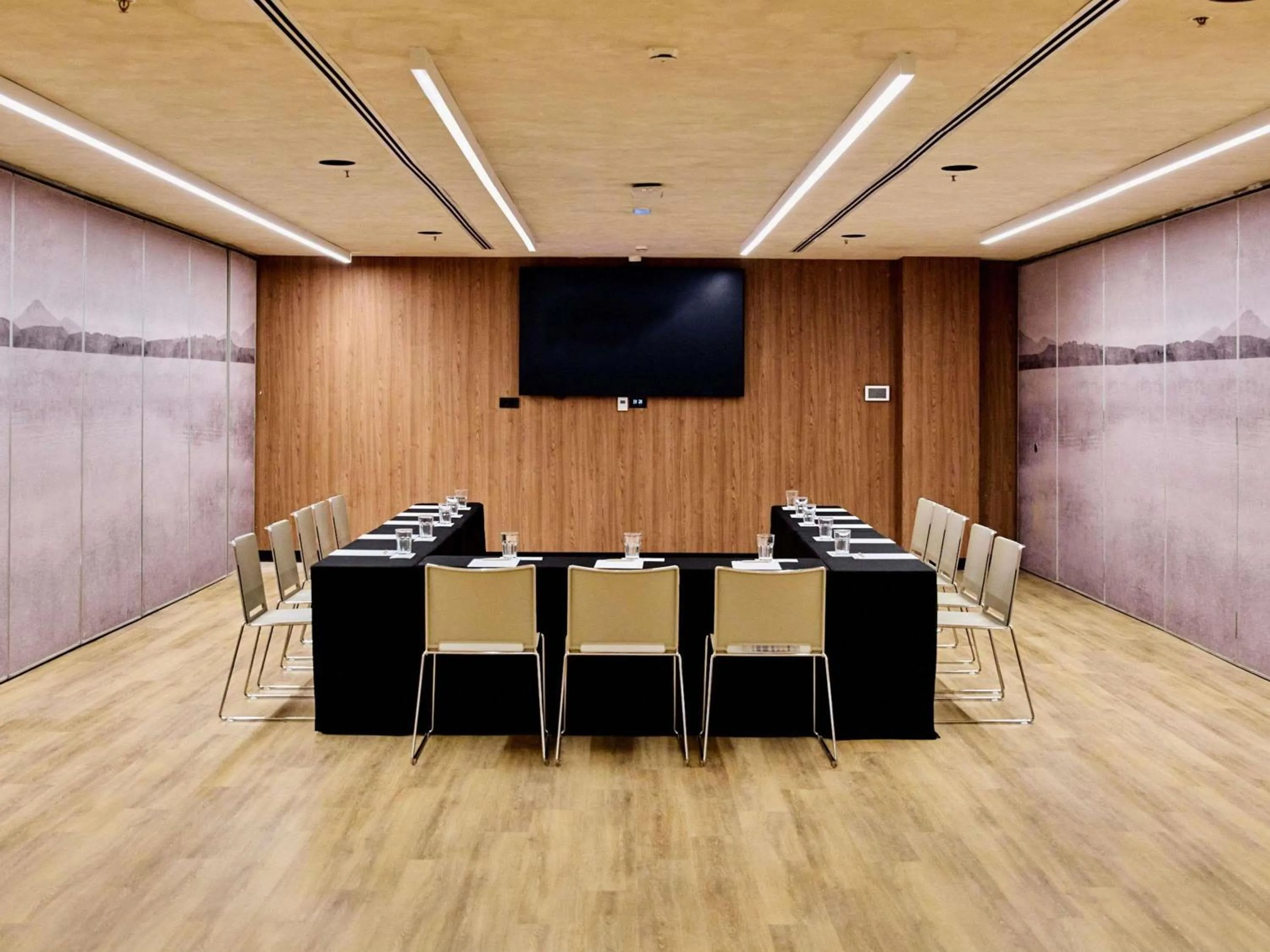 Meeting/conference room in Novotel Valencia Lavant