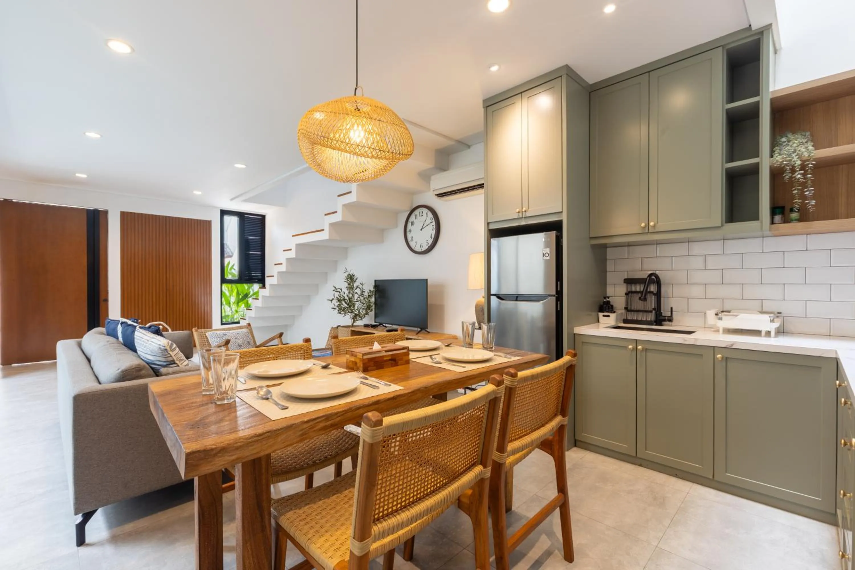 Dining area in Feya Living Villa by Betterplace