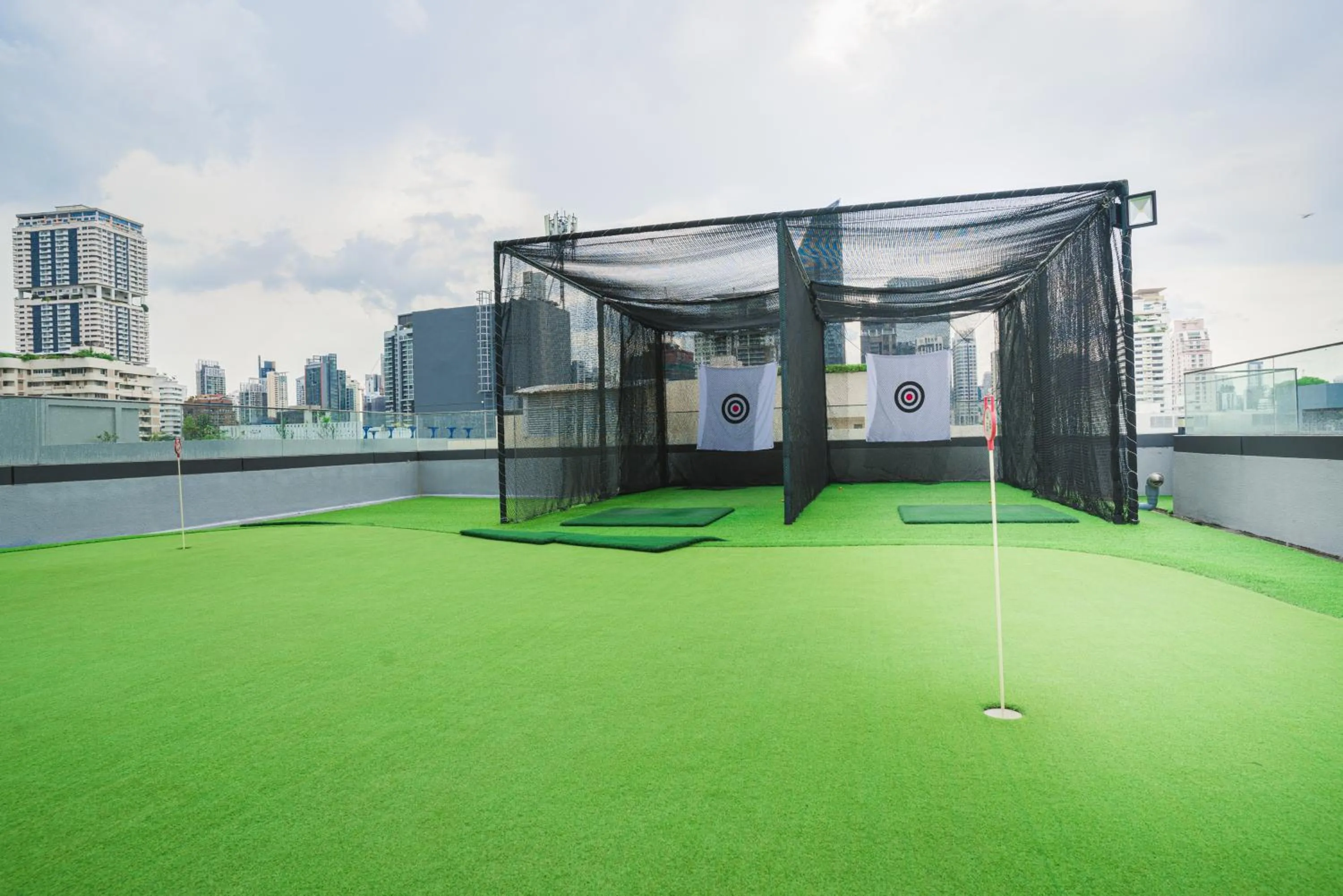 Minigolf in VOQUE Hotel & Serviced Residence Sukhumvit 51