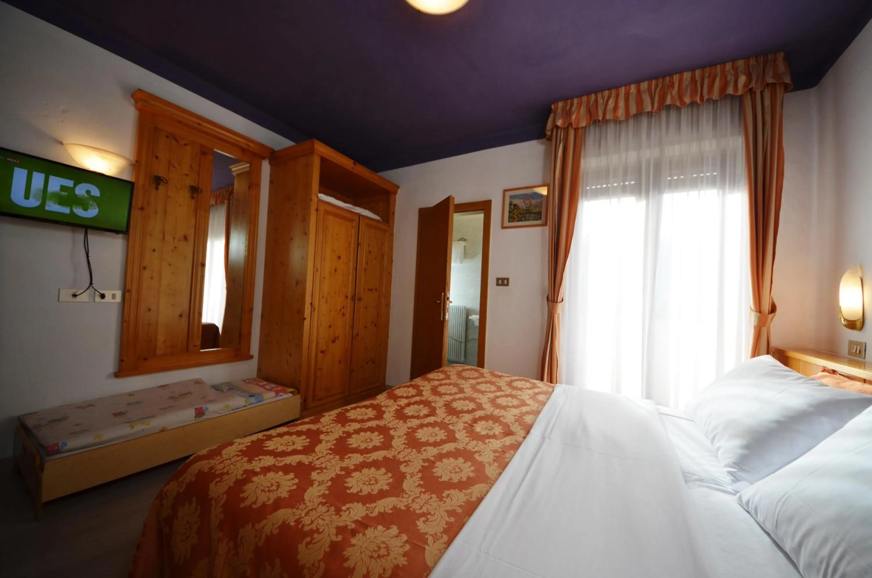 cot, Bed in Family Hotel Primavera