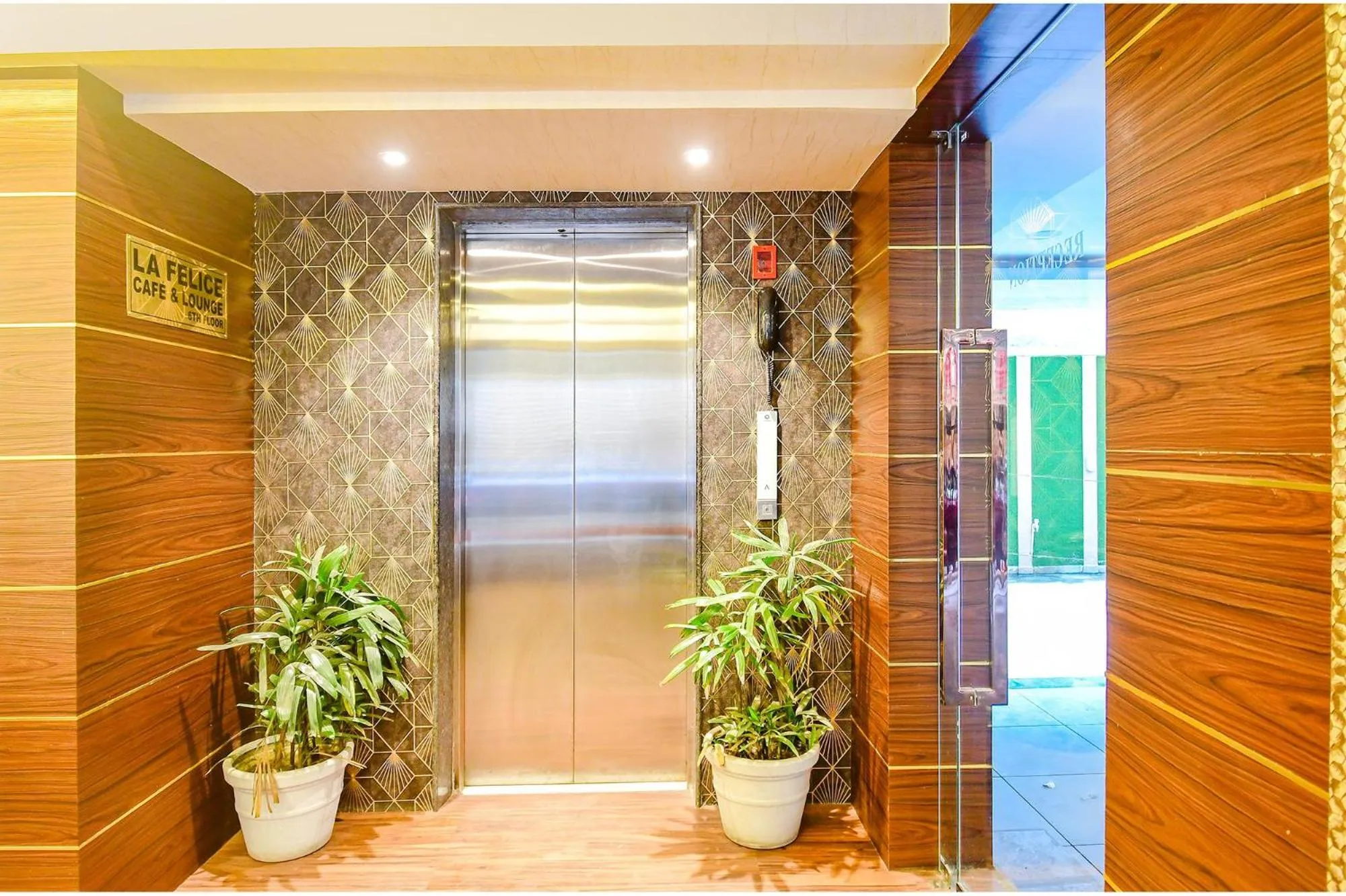 Lobby or reception in FabHotel Lake View Topsia