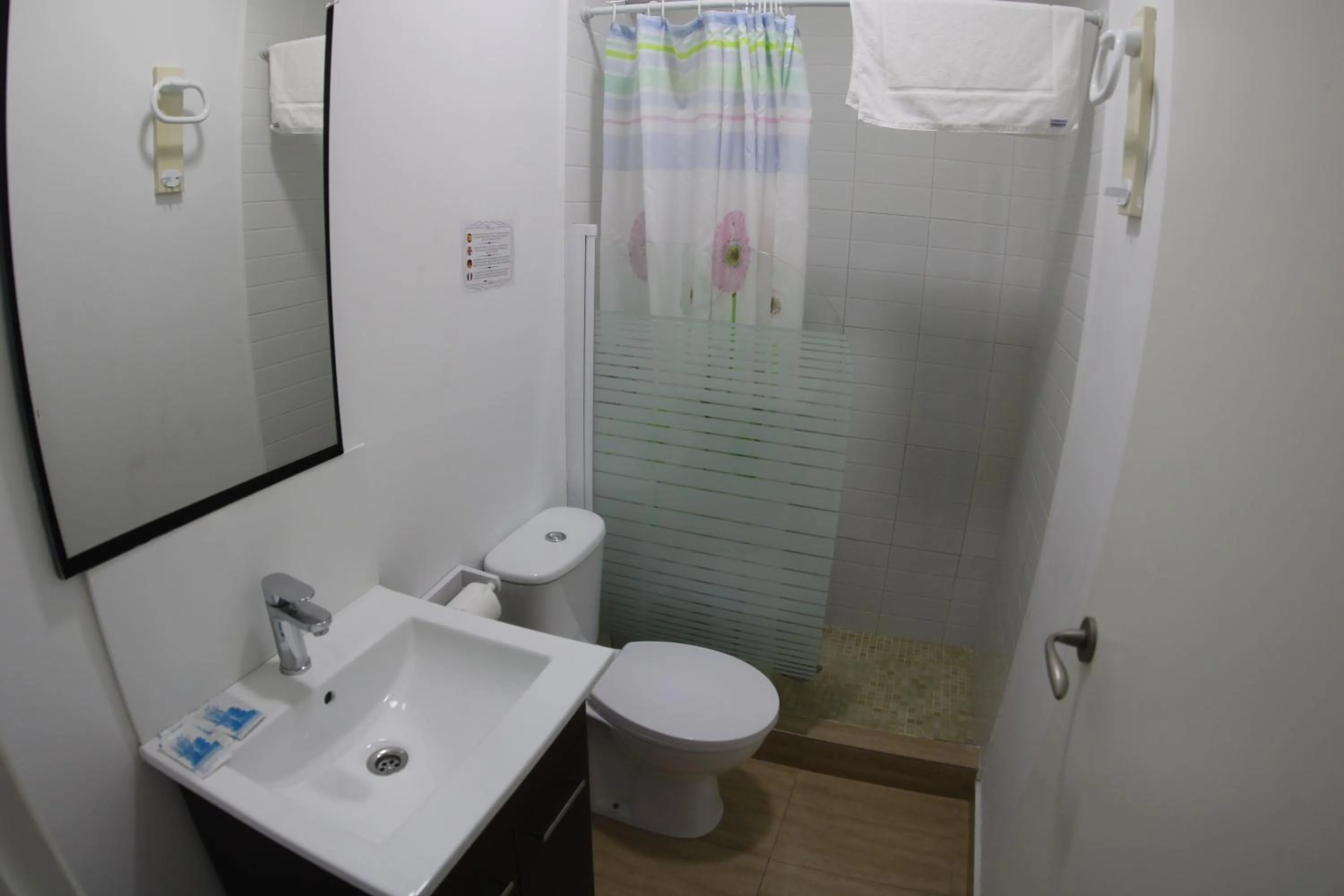 Shower in Apartamentos Marina Internacional