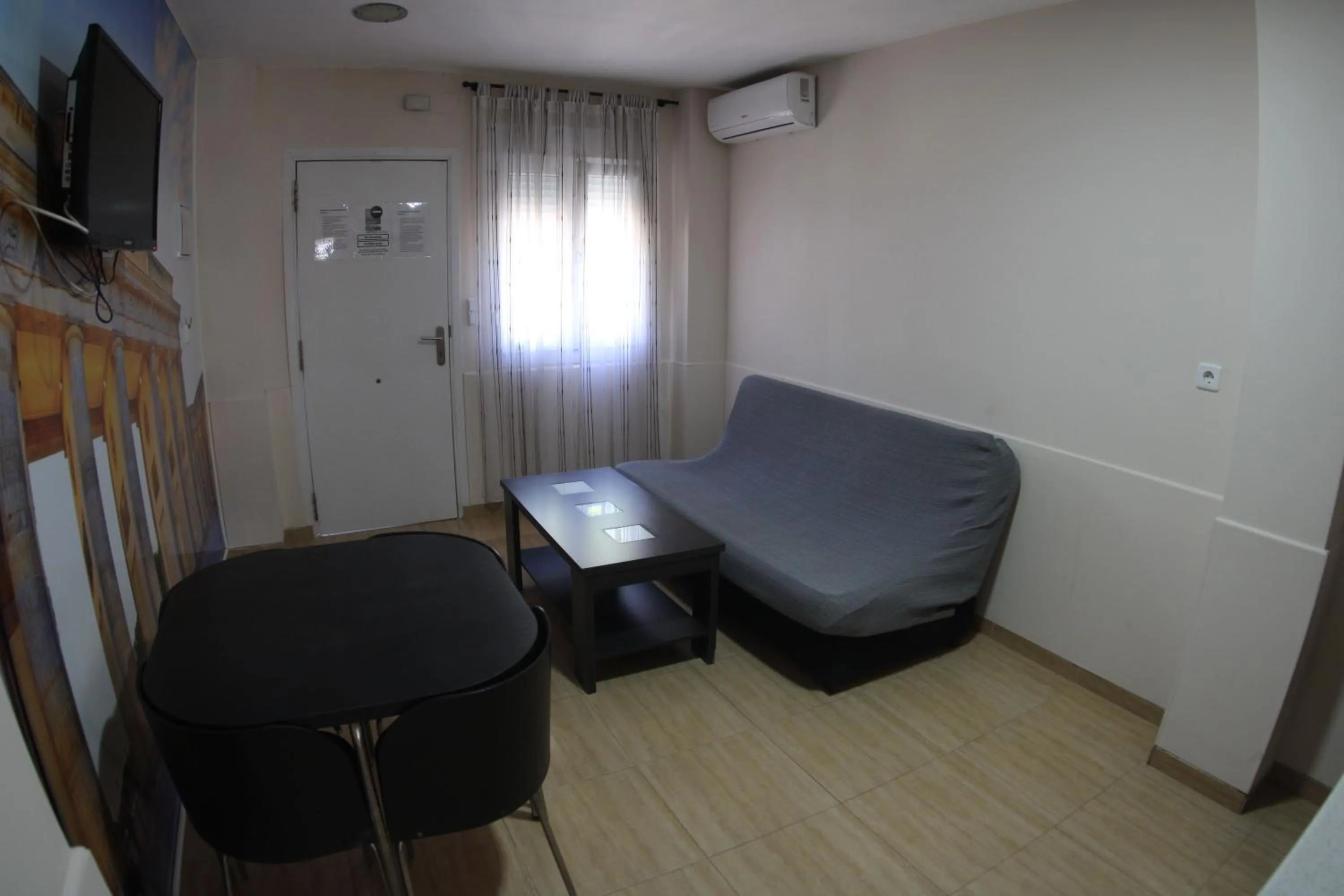 TV and multimedia in Apartamentos Marina Internacional