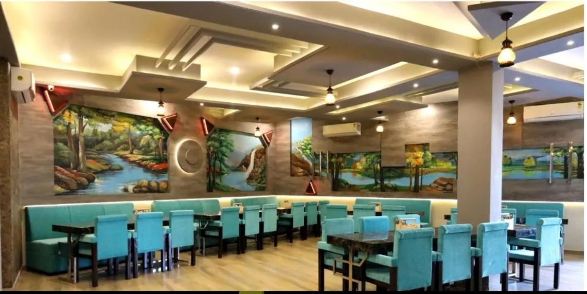 Restaurant/places to eat in Hotel Annpurna Regency