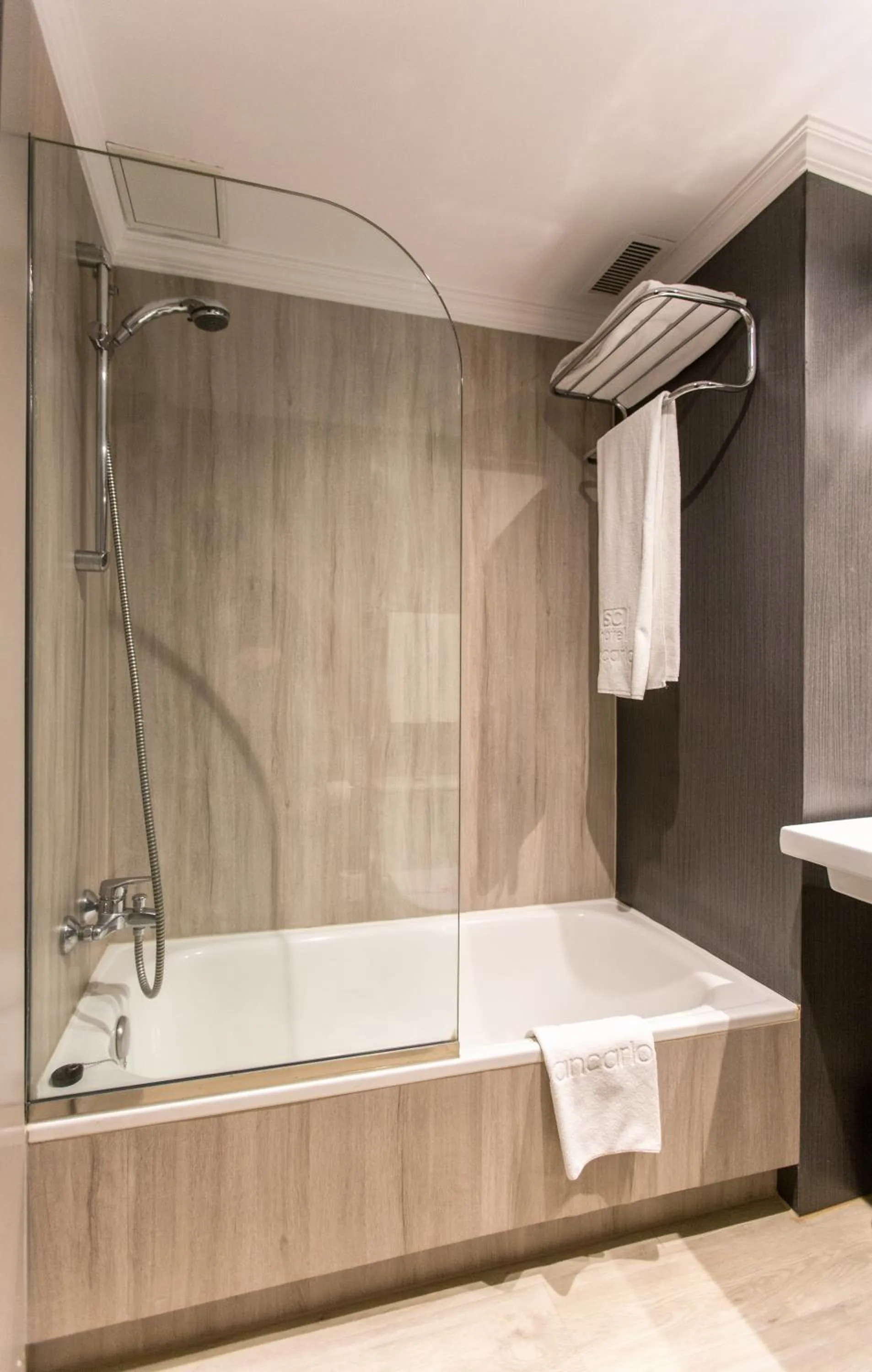 Bathroom in Hotel Alda San Carlos