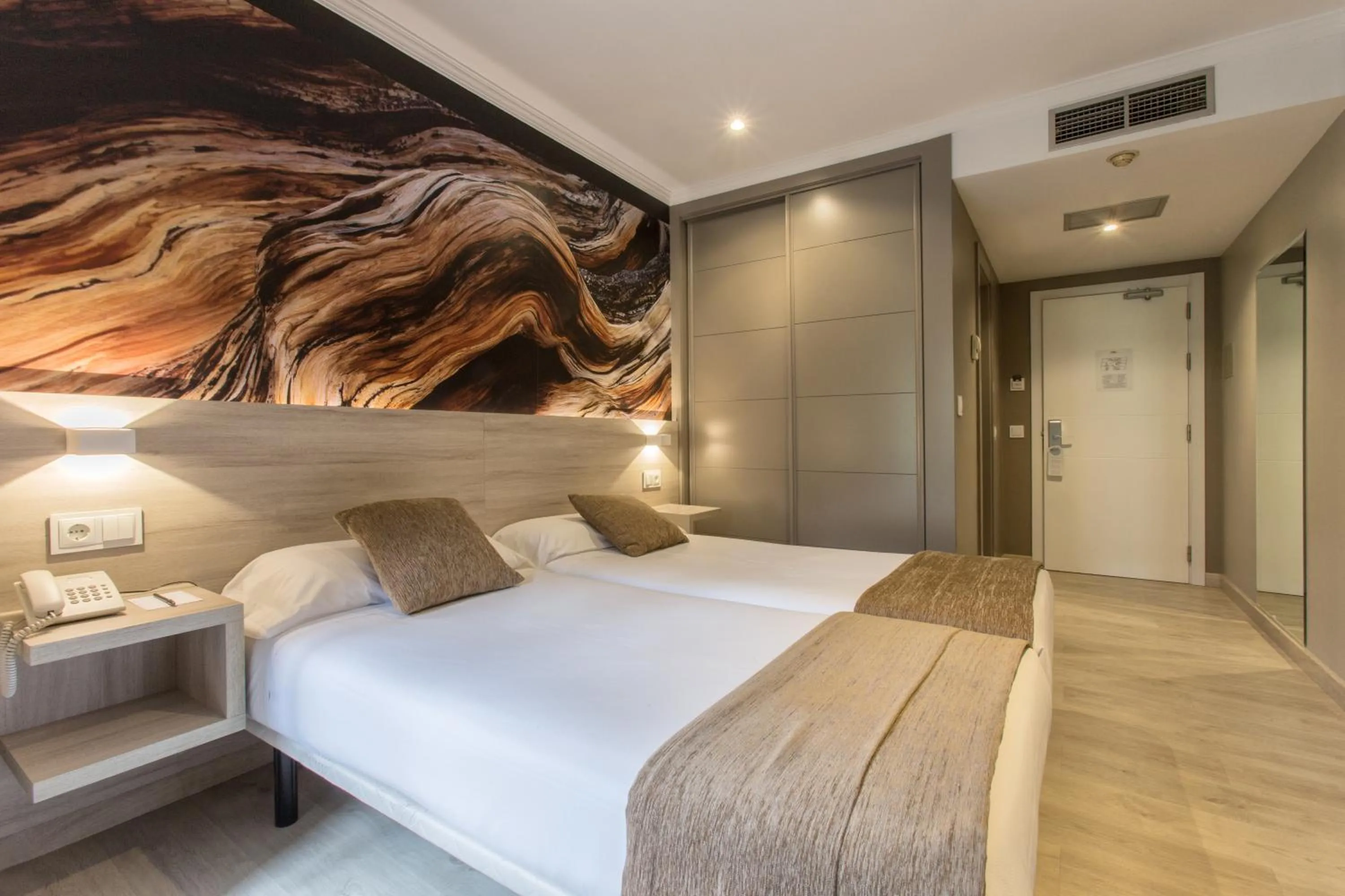 Bed in Hotel Alda San Carlos