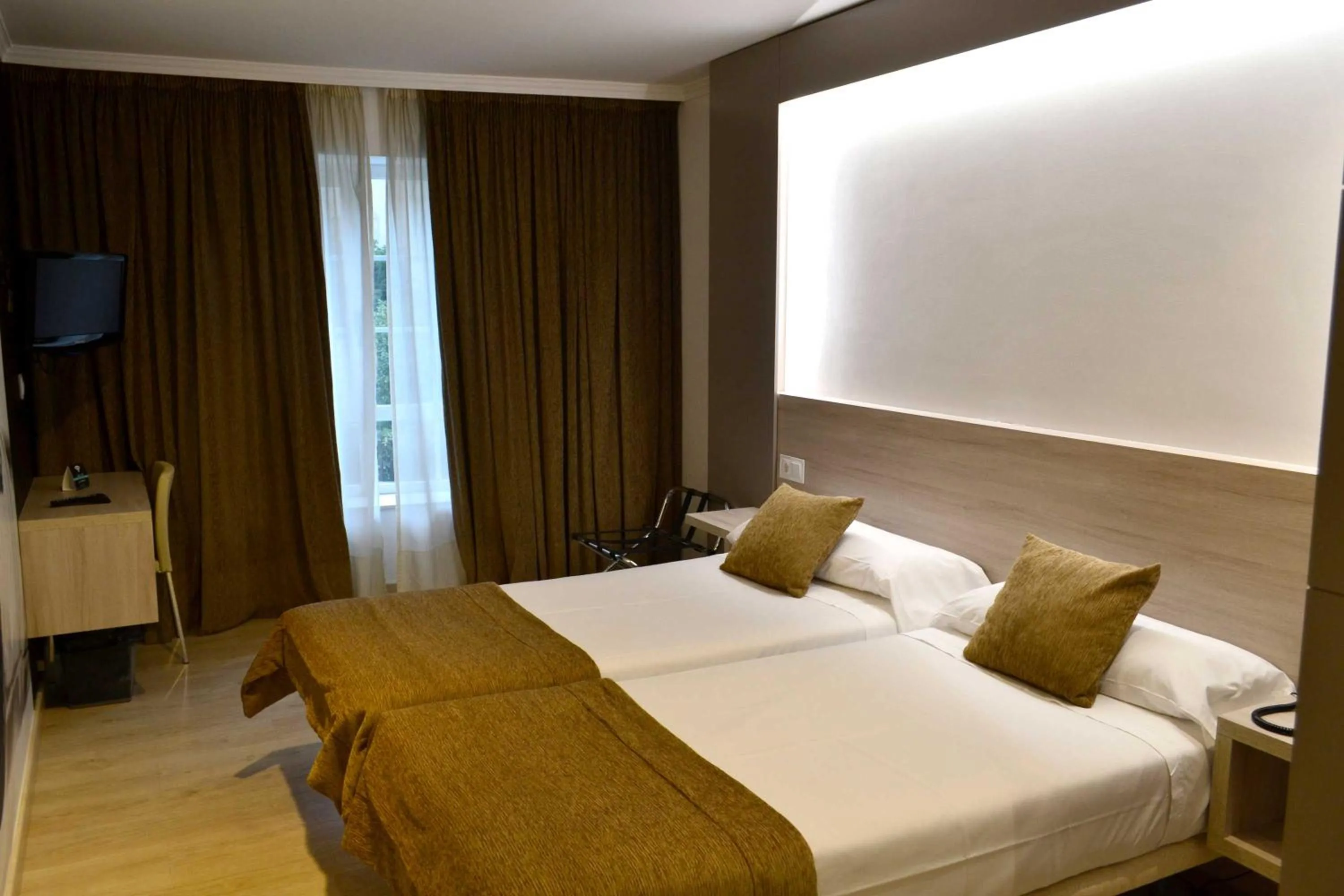 Bed in Hotel Alda San Carlos