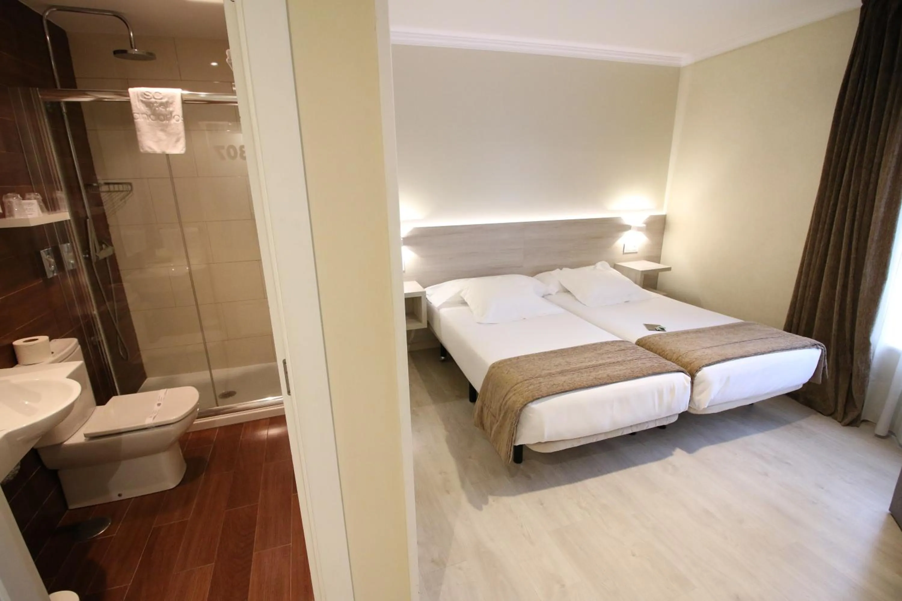 Toilet, Bed in Hotel Alda San Carlos