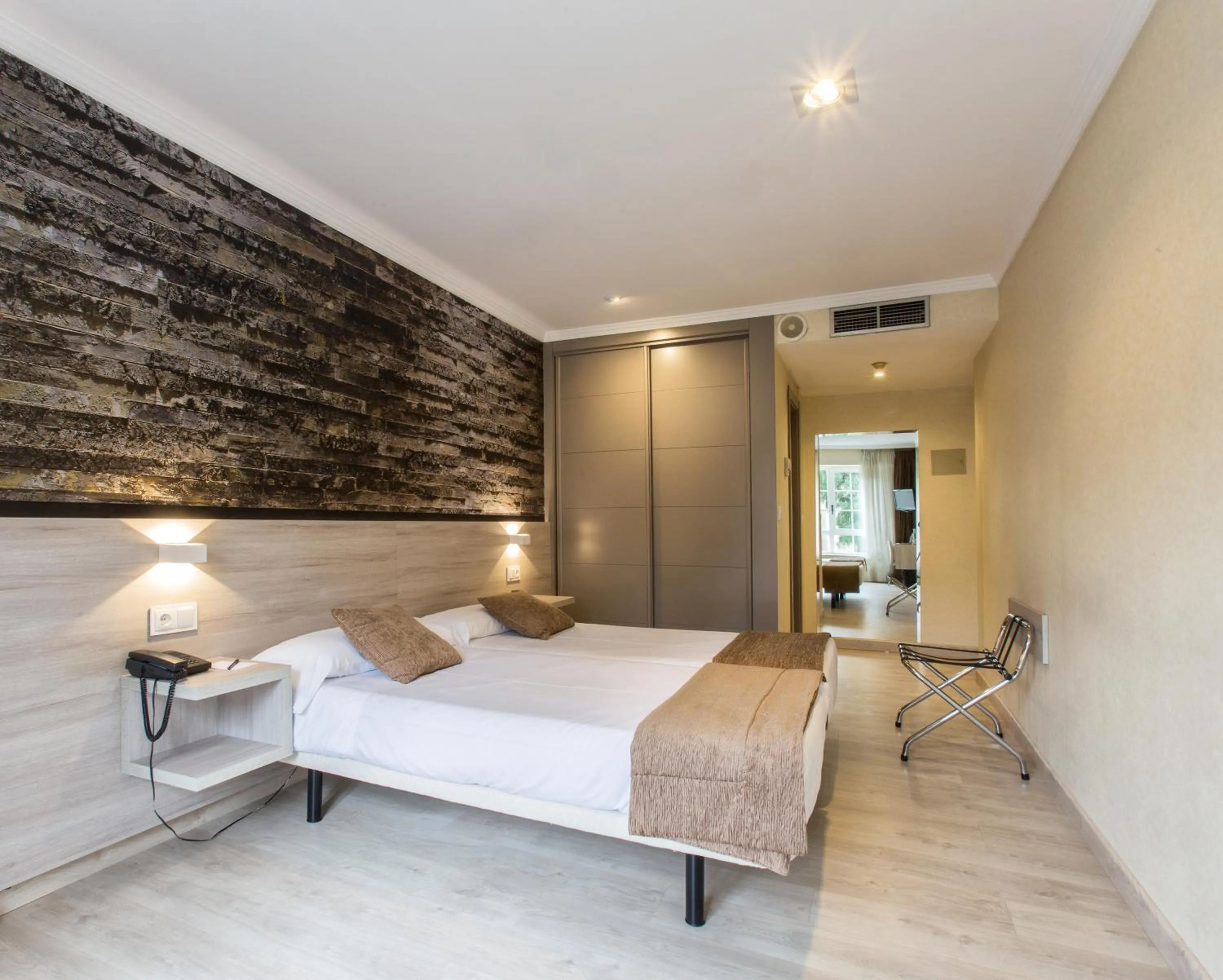 Bed in Hotel Alda San Carlos