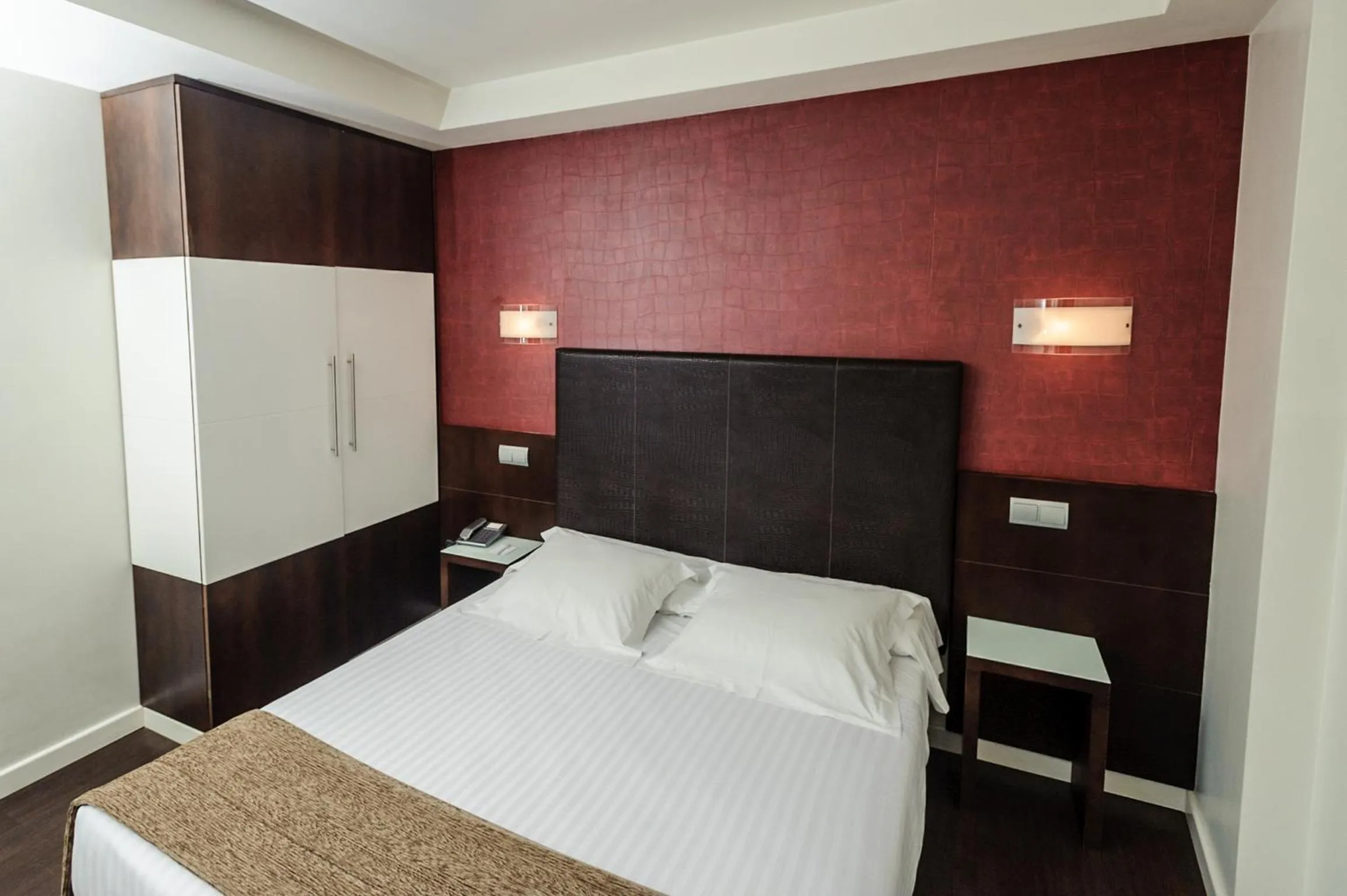 Bed in Hotel Alda San Carlos