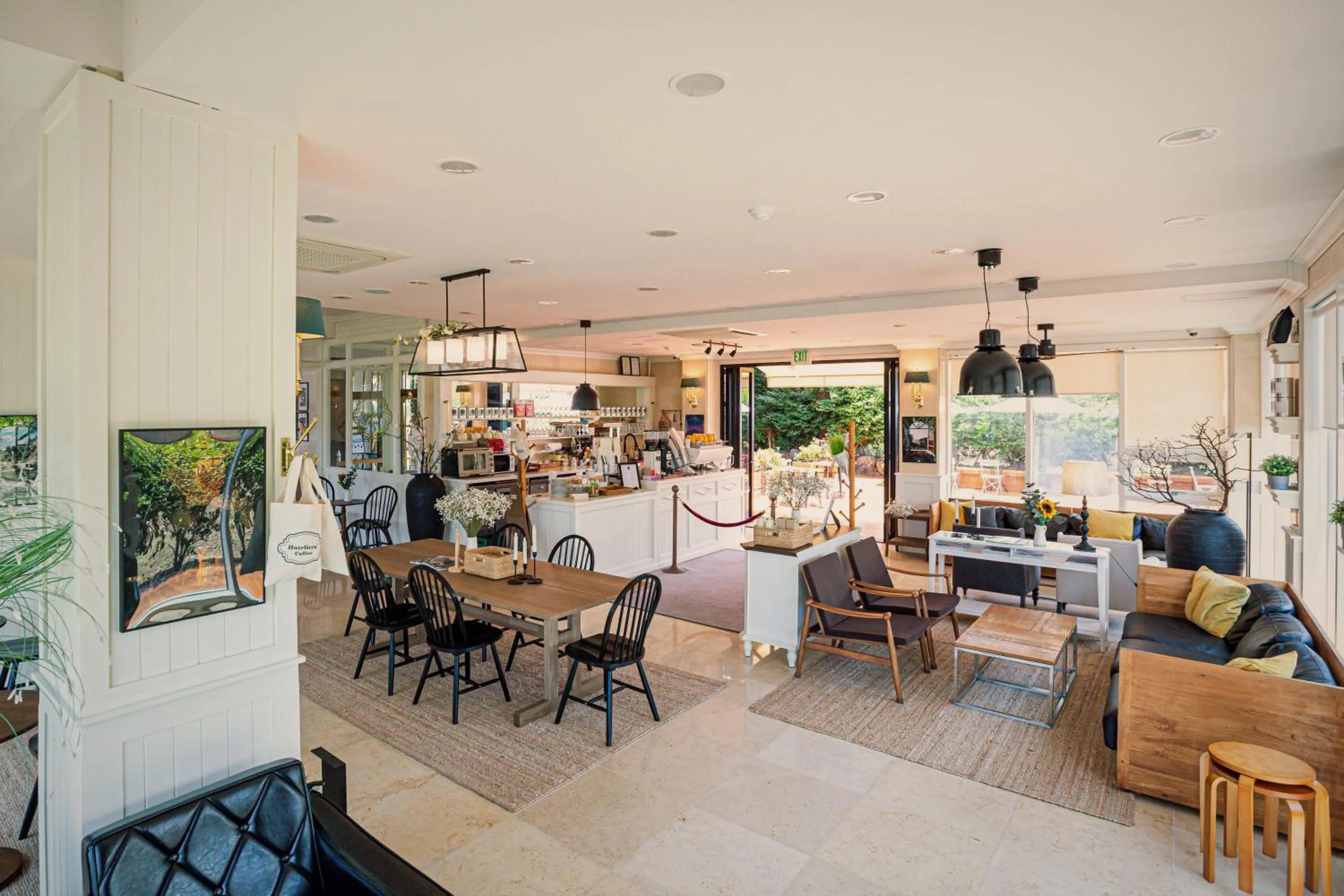 Restaurant/places to eat in Aria Hotel