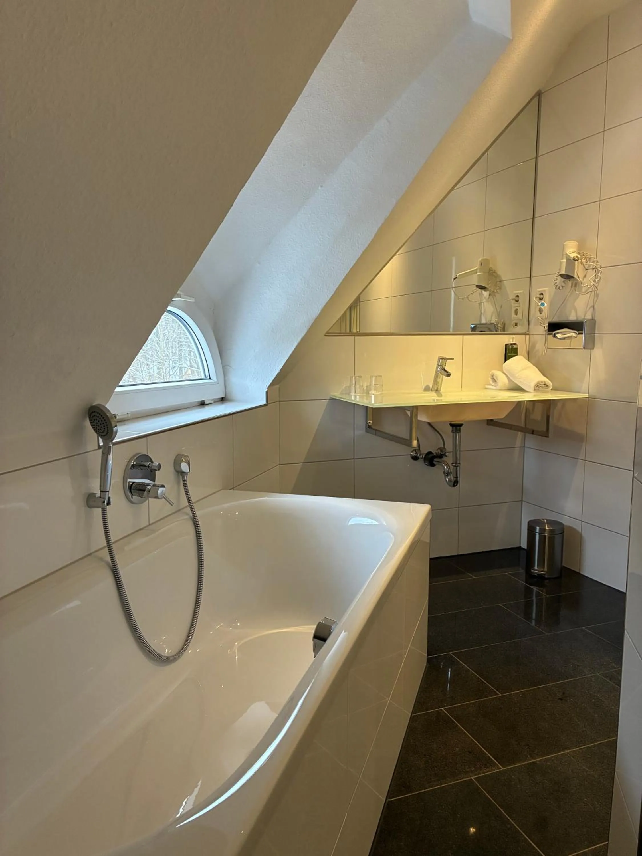 Bath in Hotel am Herkules