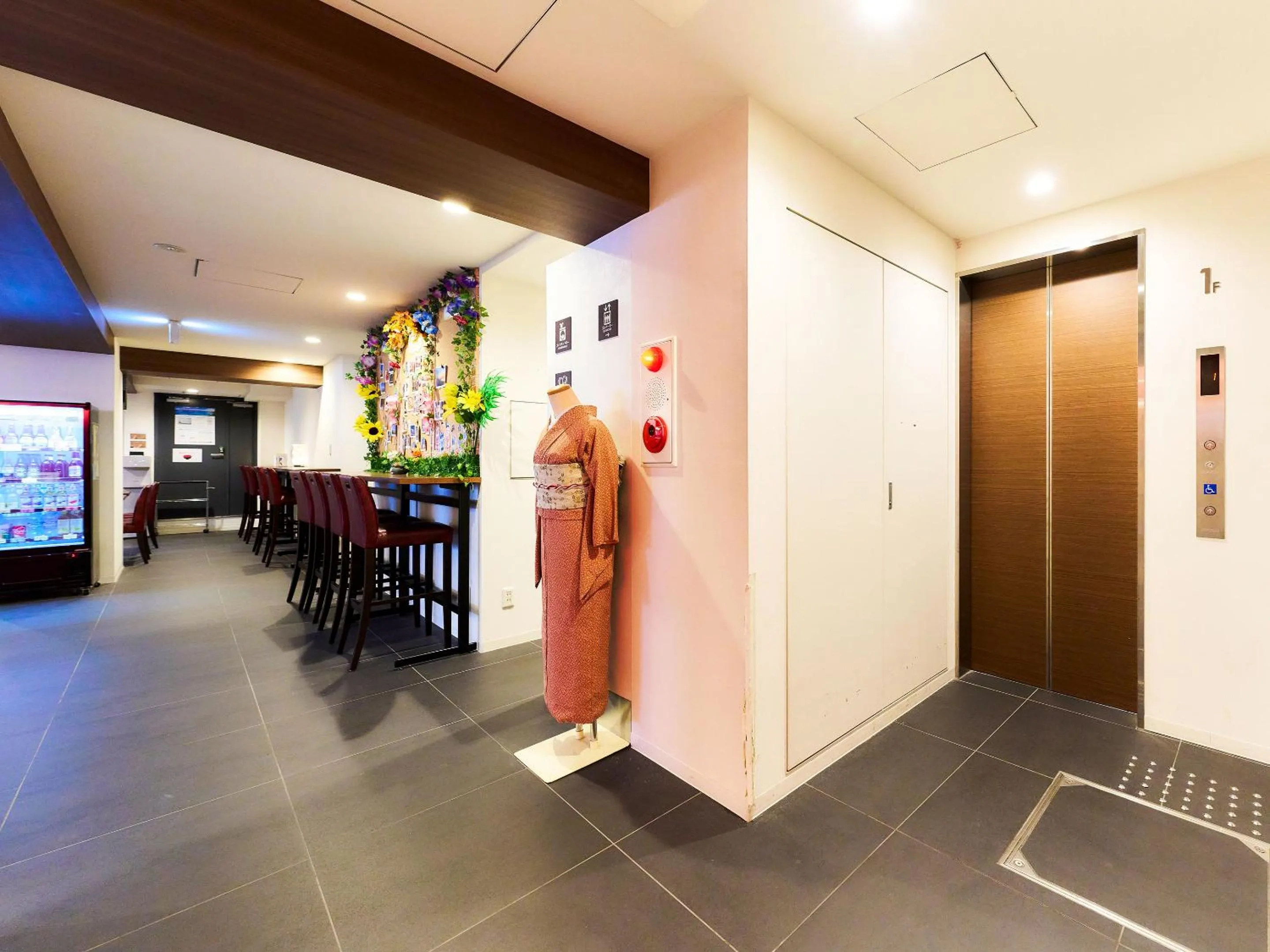 Communal lounge/ TV room in Hotel Meldia Kyotoshijoomiya