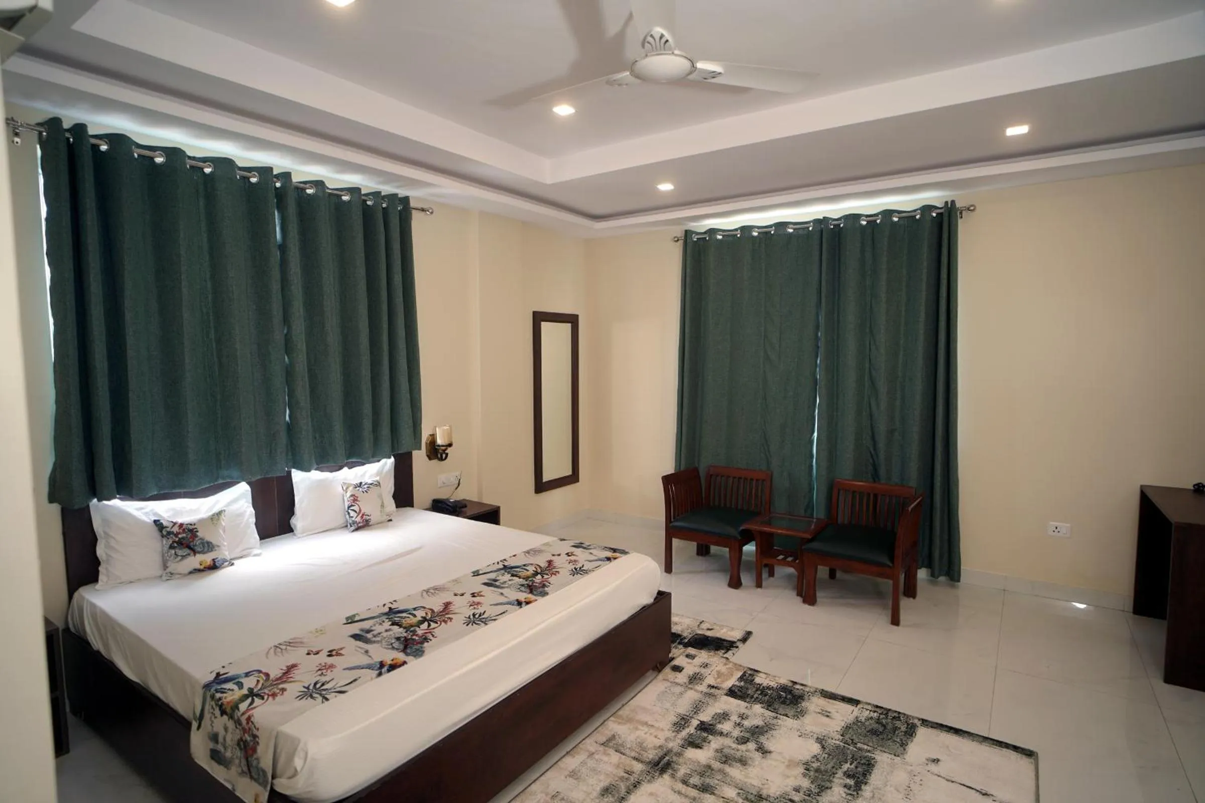 Bedroom, Bed in Jaswinder Bhawan - By The Ganges