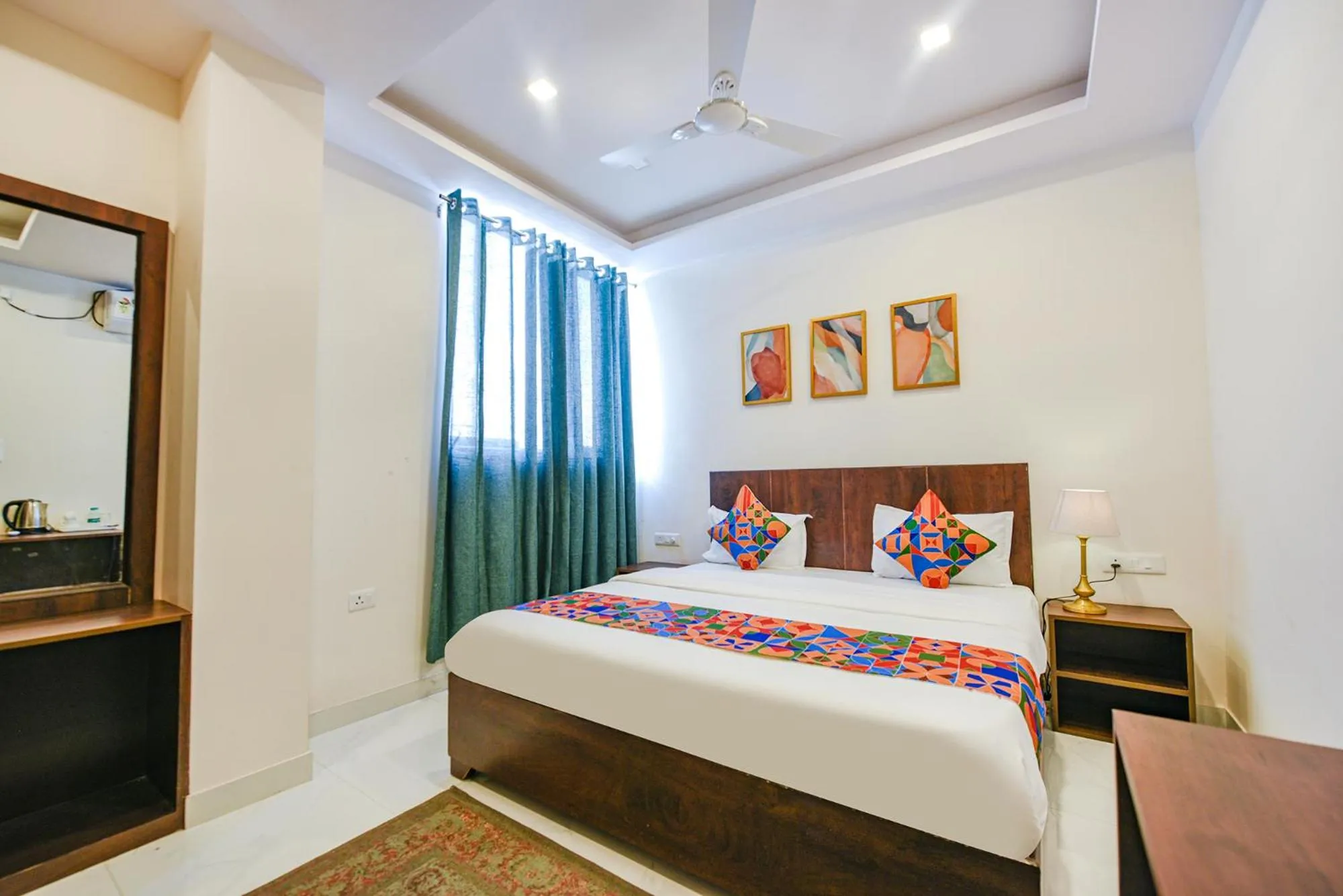 Bed in FabHotel Jaswinder Bhawan