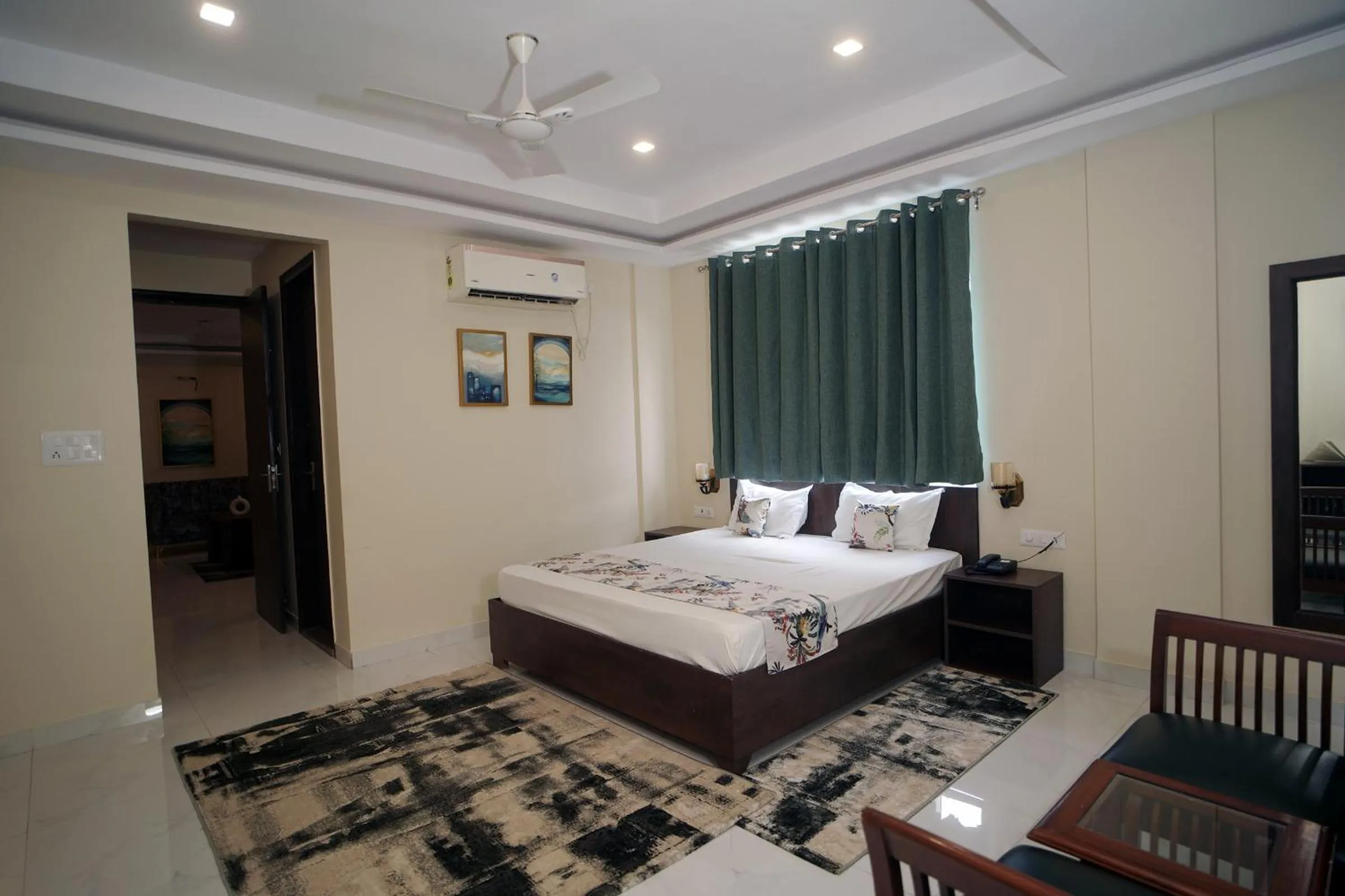 Bedroom, Bed in Jaswinder Bhawan - By The Ganges