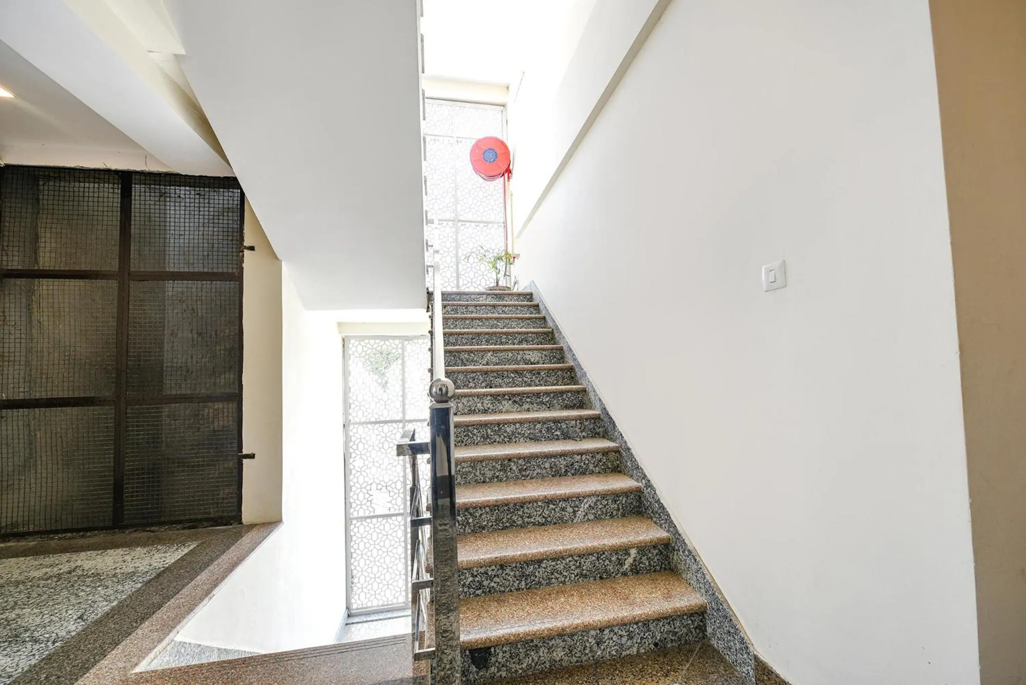 Lobby or reception in FabHotel Jaswinder Bhawan