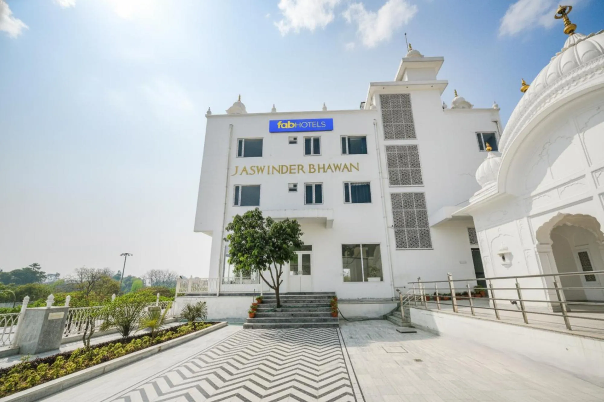 Property building in FabHotel Jaswinder Bhawan