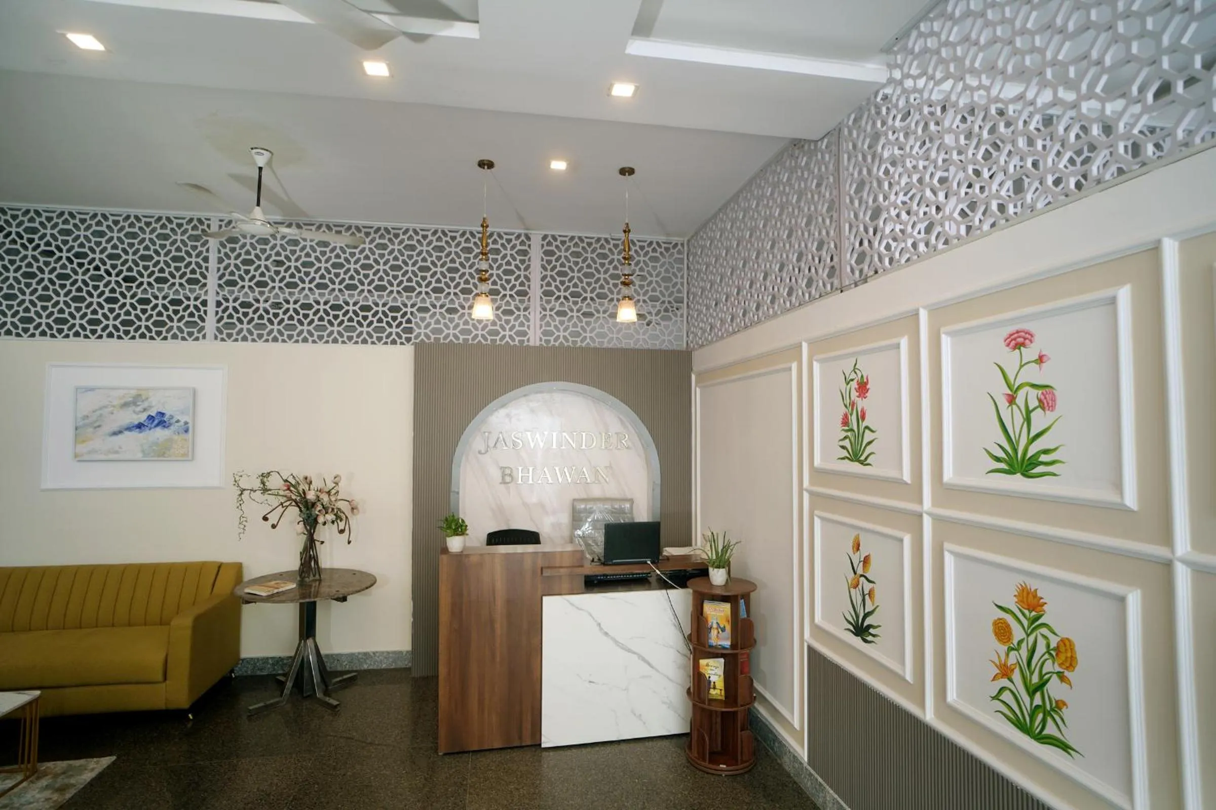Lobby or reception in Jaswinder Bhawan - By The Ganges