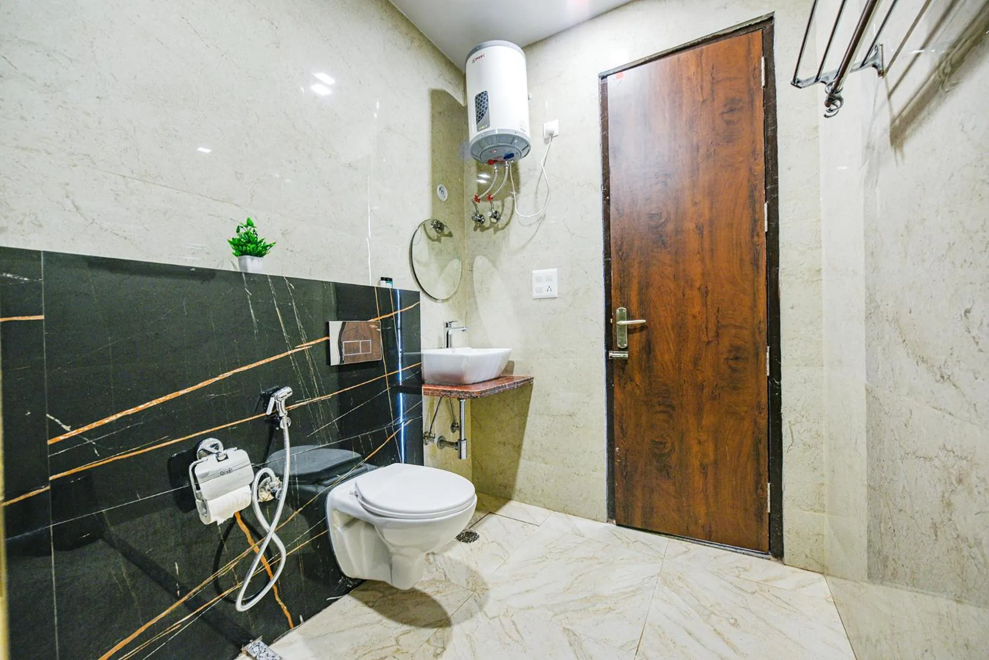 Bathroom in FabHotel Jaswinder Bhawan