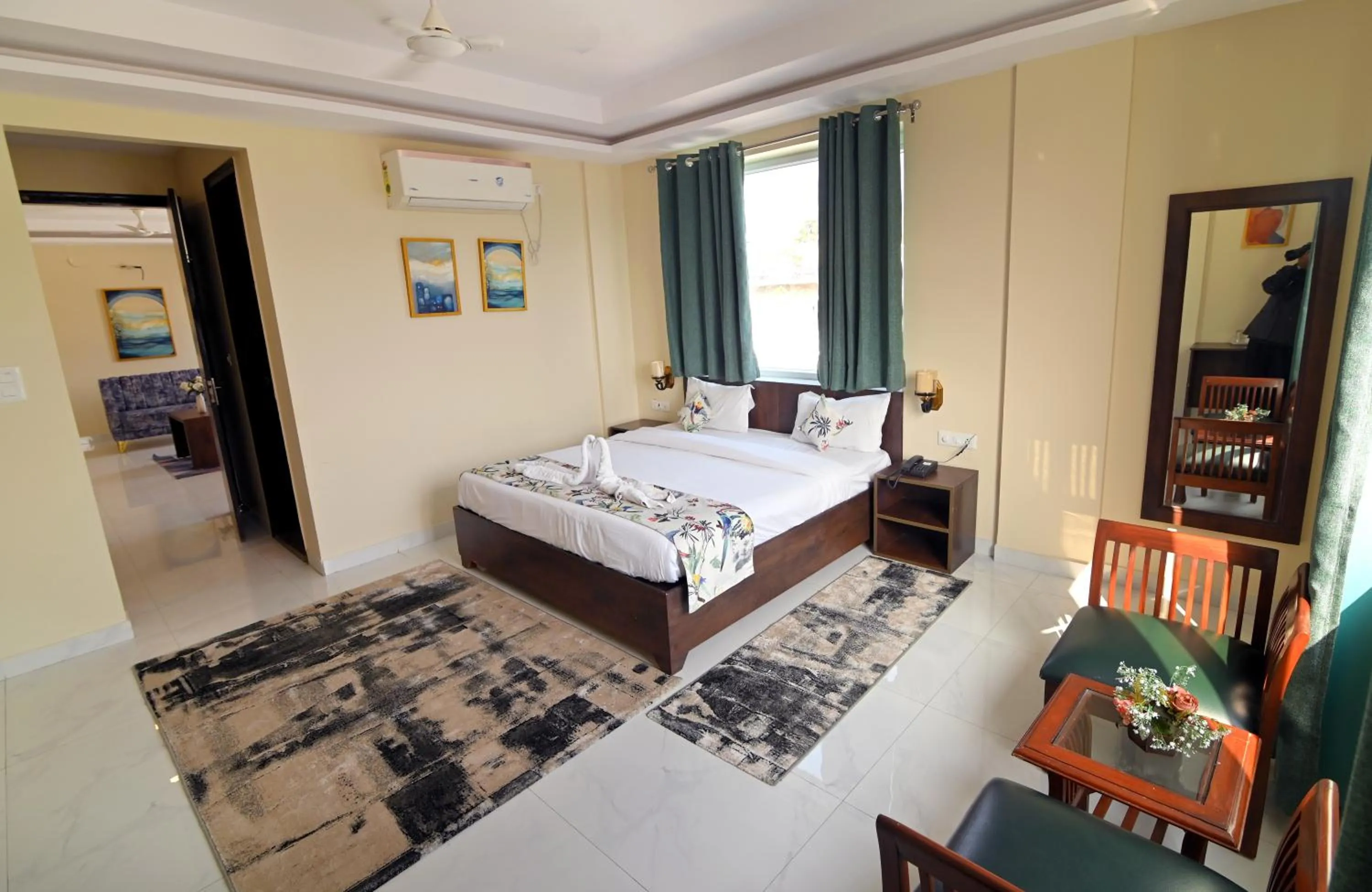 Bedroom, Bed in Jaswinder Bhawan - By The Ganges