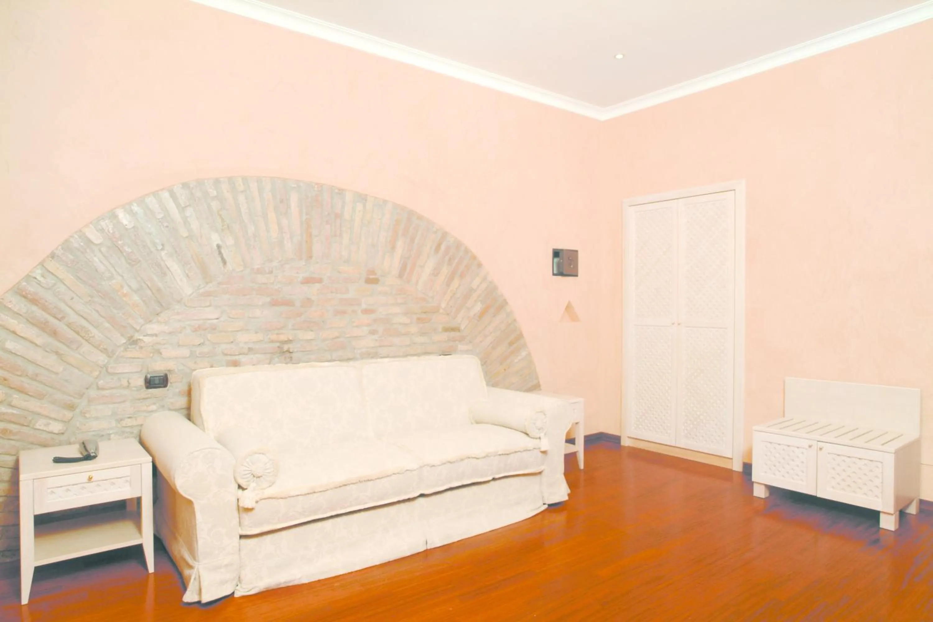 Seating area in Colosseo Studio Suite