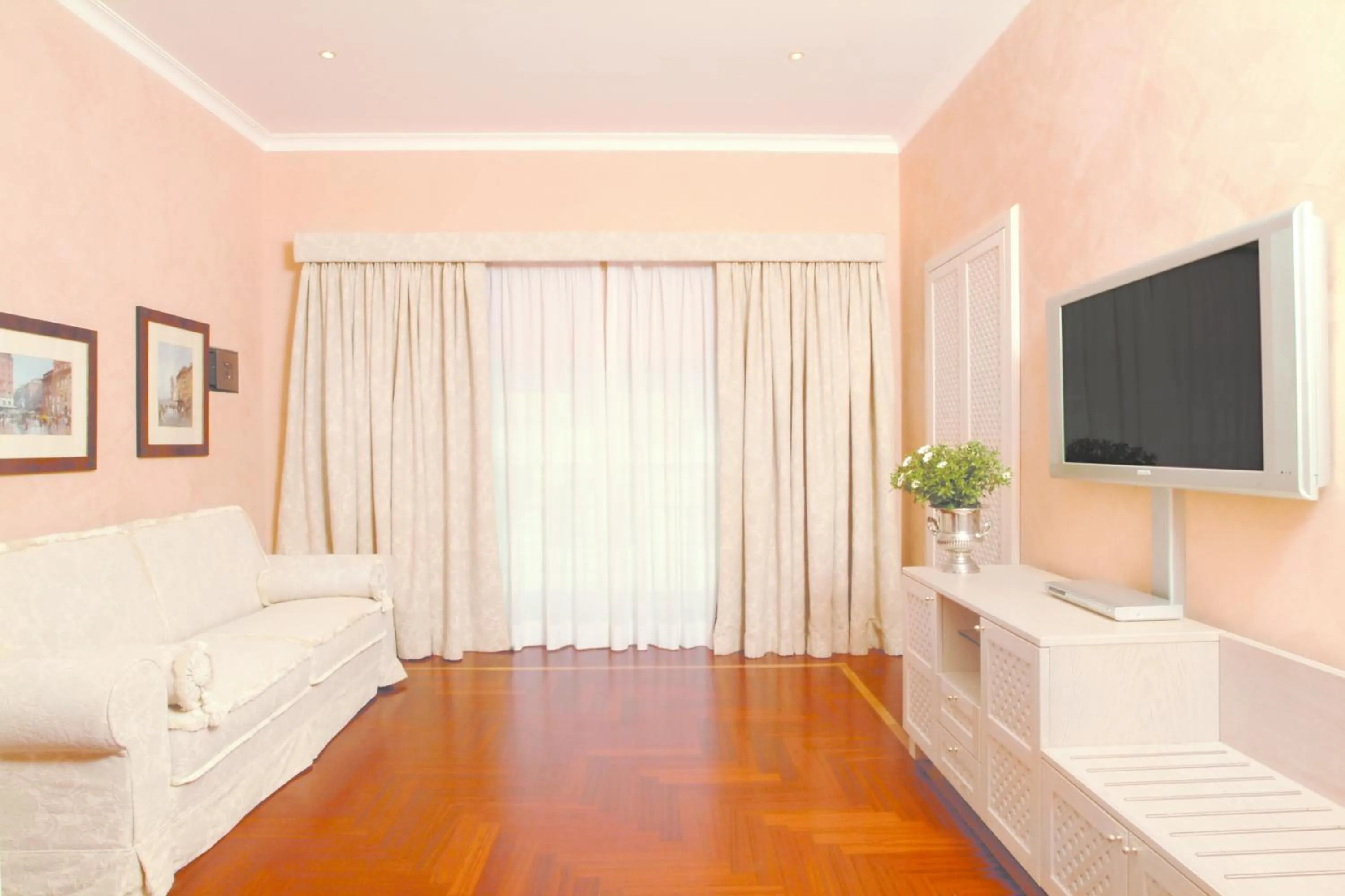 Living room, Bed in Colosseo Studio Suite
