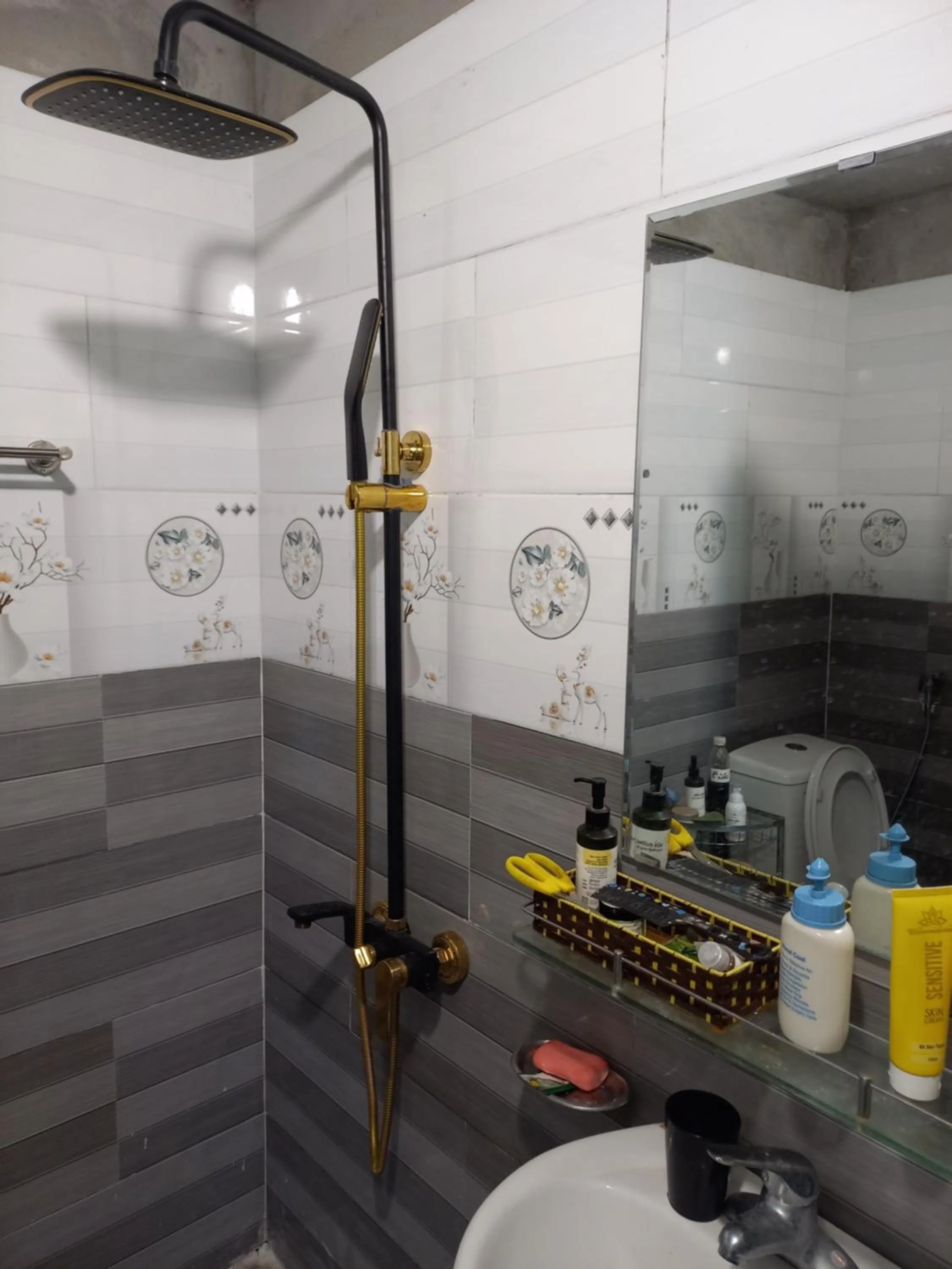 Shower in Retreat Home Bản Dọi Mộc Châu