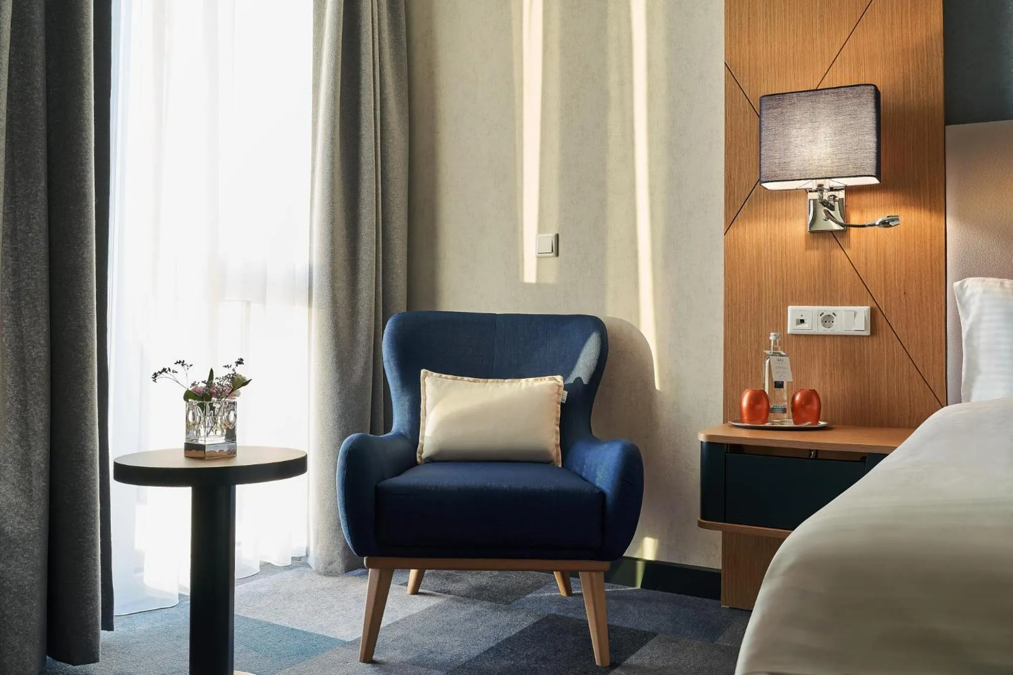 Seating area, Bed in WENS Hotel