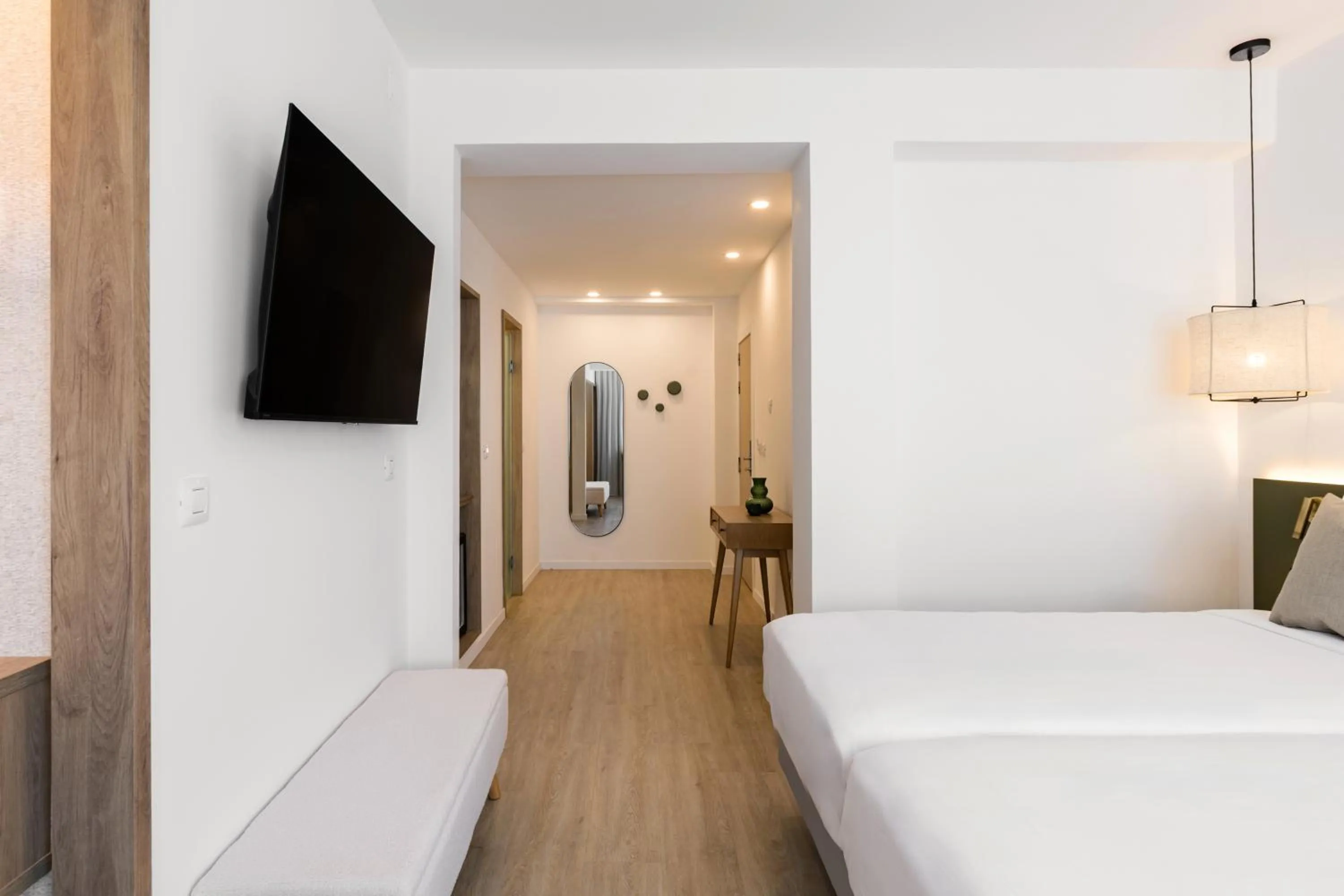 Photo of the whole room, Bed in La Suite