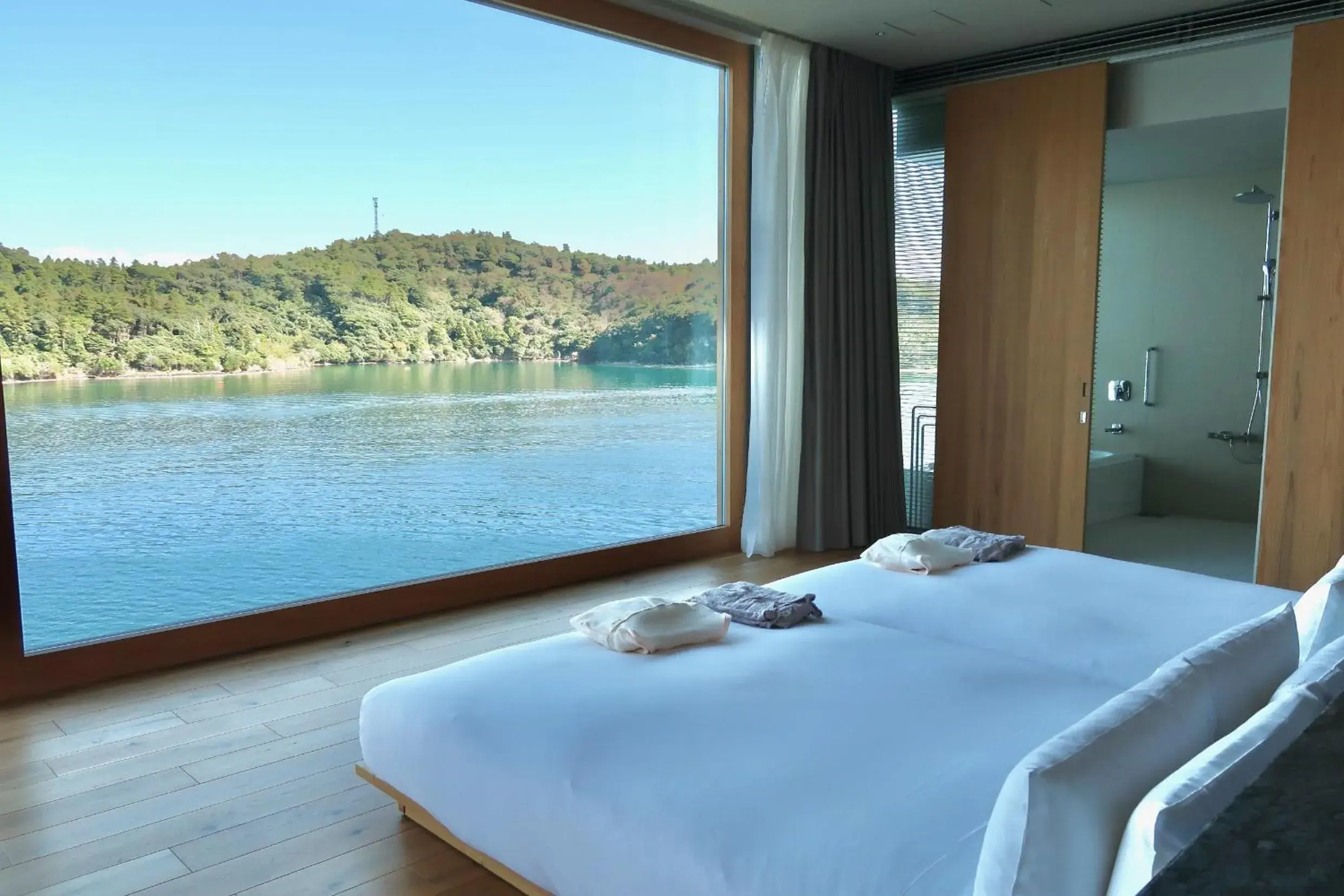 Junior Suite with Balcony in Entô Junior Suite with Balcony in Entô