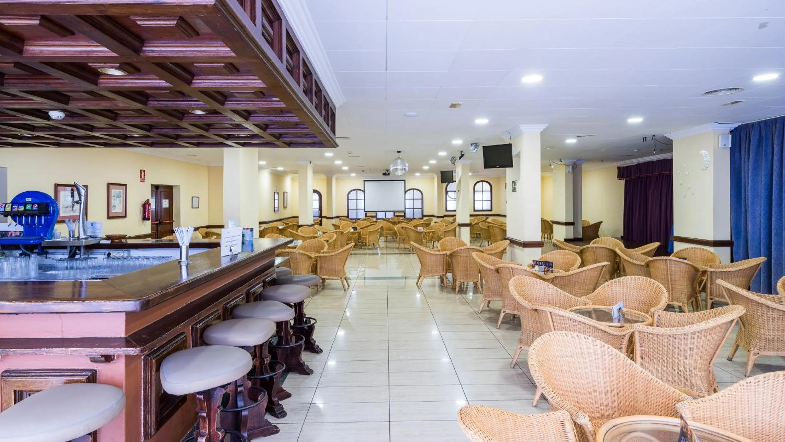 Lounge or bar in Complejo BLUESEA Puerto Resort compuesto por Hotel Canarife y Bonanza Palace