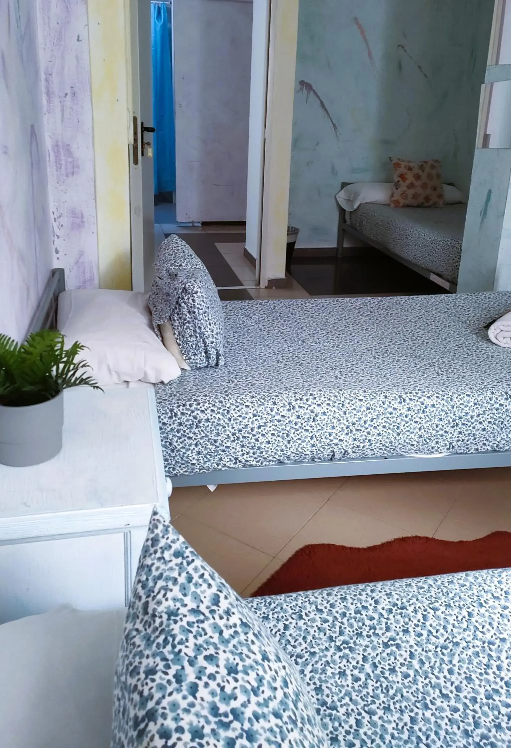 Basic Triple Room with Shared Bathroom in SevillaDream Basic Triple Room with Shared Bathroom in SevillaDream