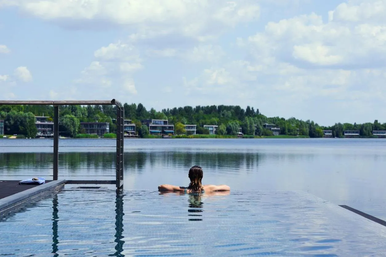 Lake view in The Lakes By YOO