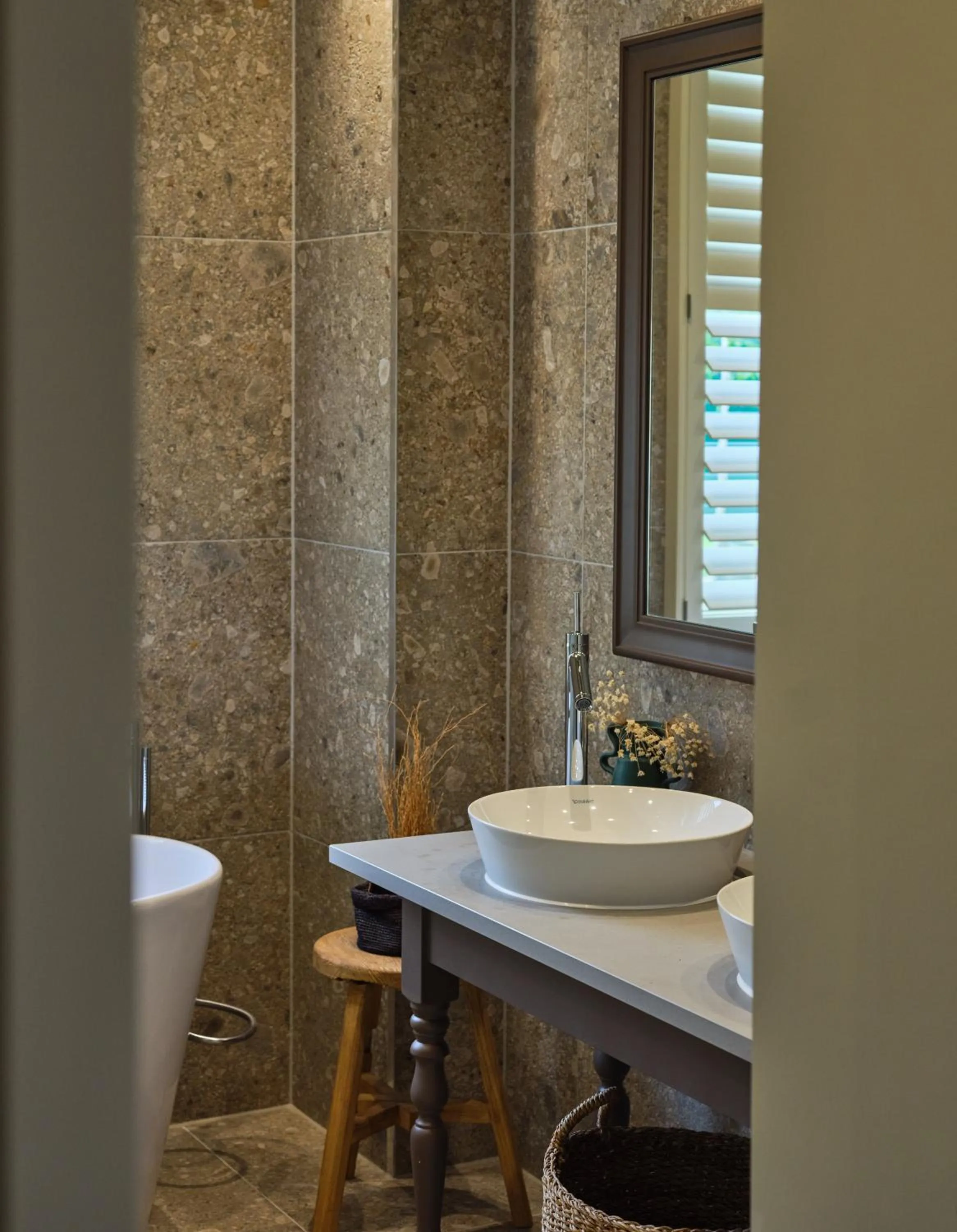 Shower in The Lakes By YOO