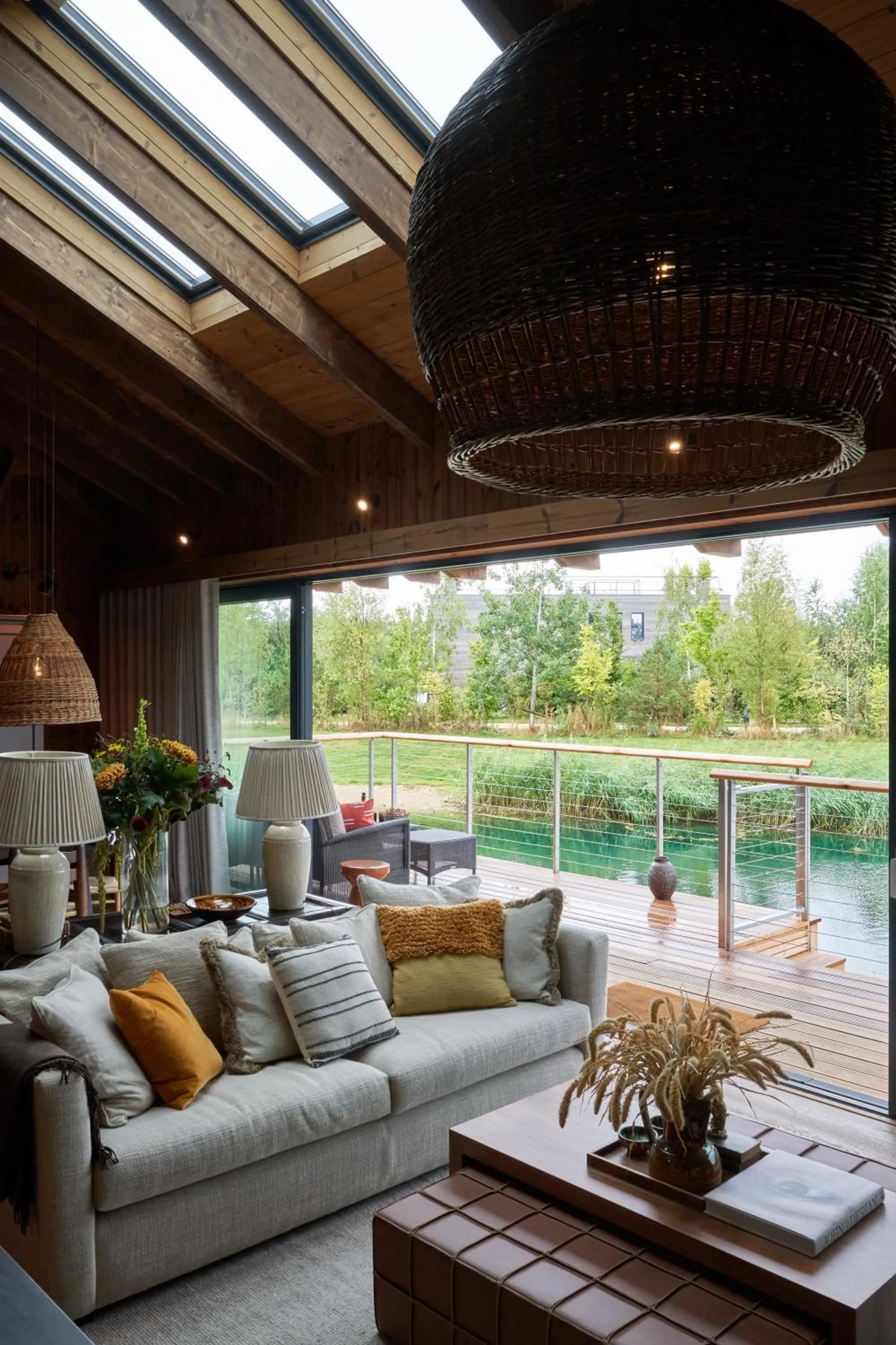 Living room in The Lakes By YOO