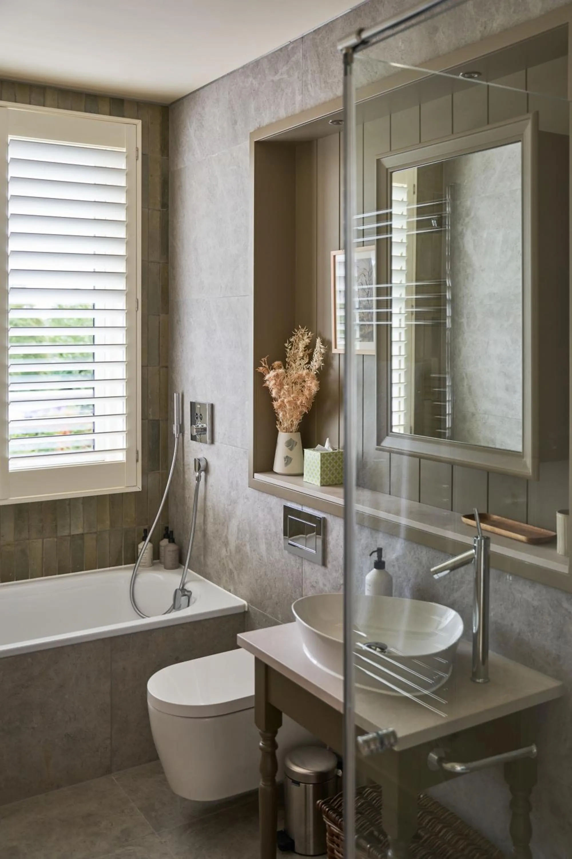 Shower in The Lakes By YOO