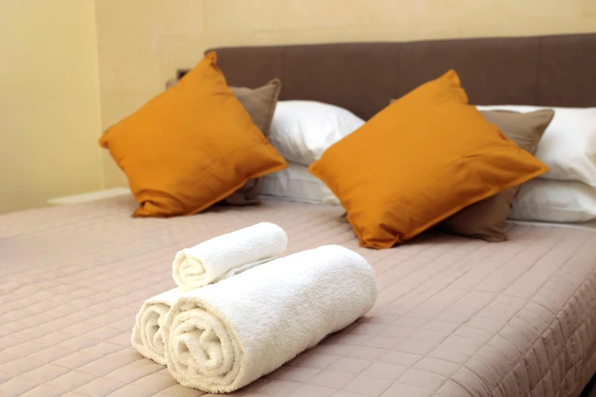 Bed in Cardinal Vatican Inn