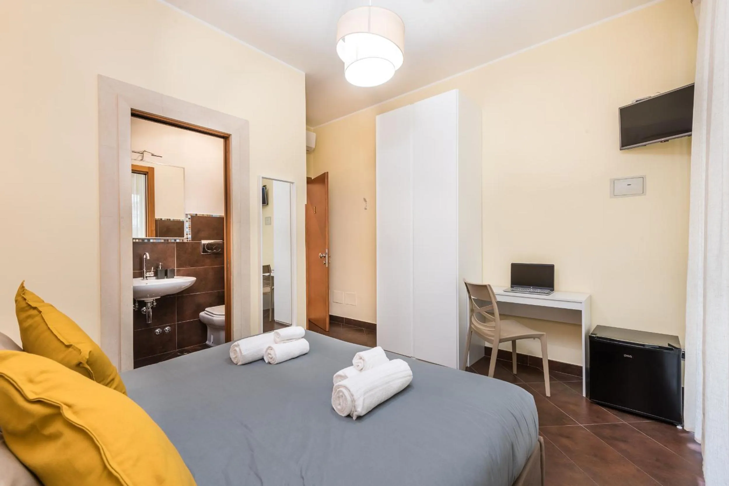 Bed in Cardinal Vatican Inn