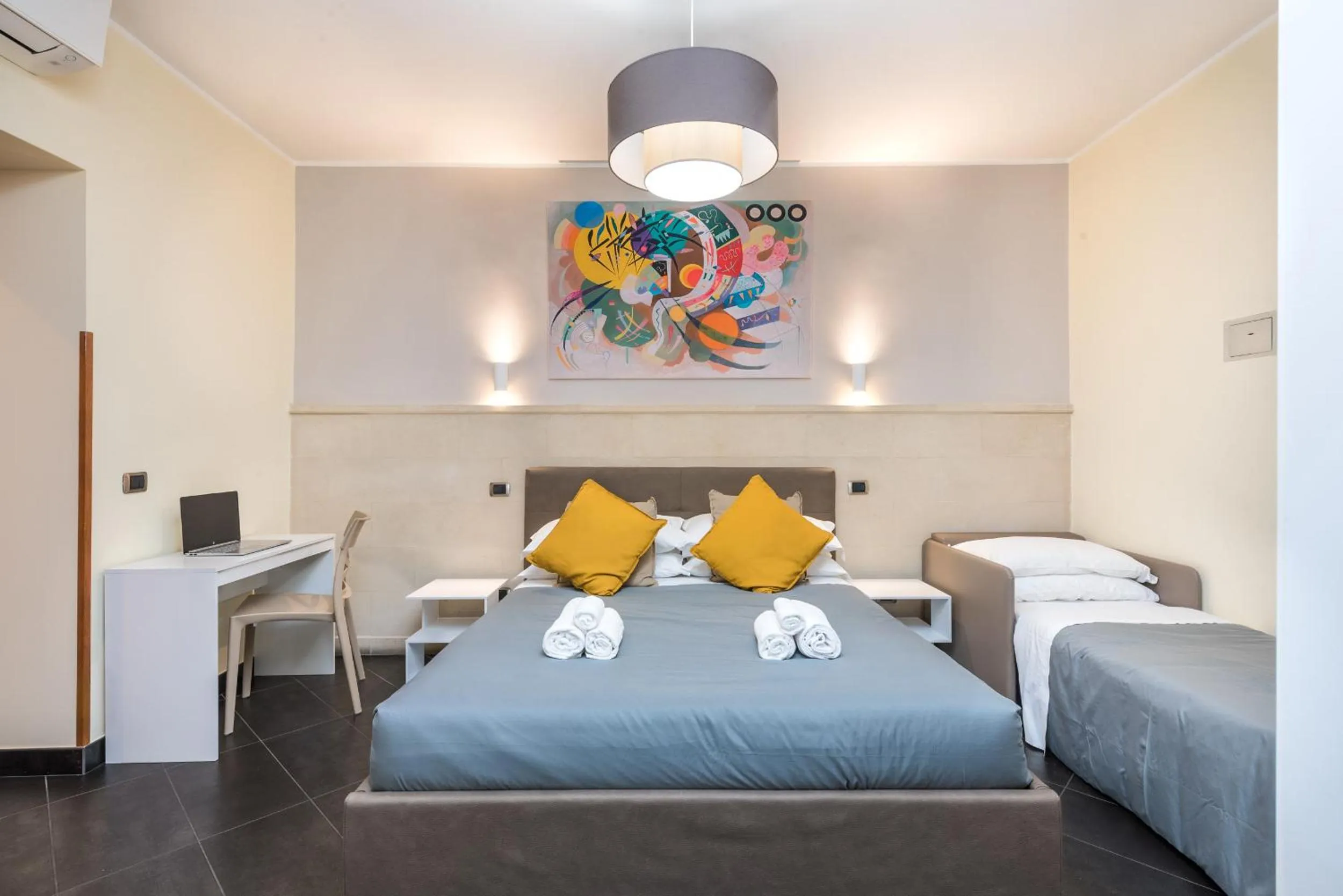 Bed in Cardinal Vatican Inn