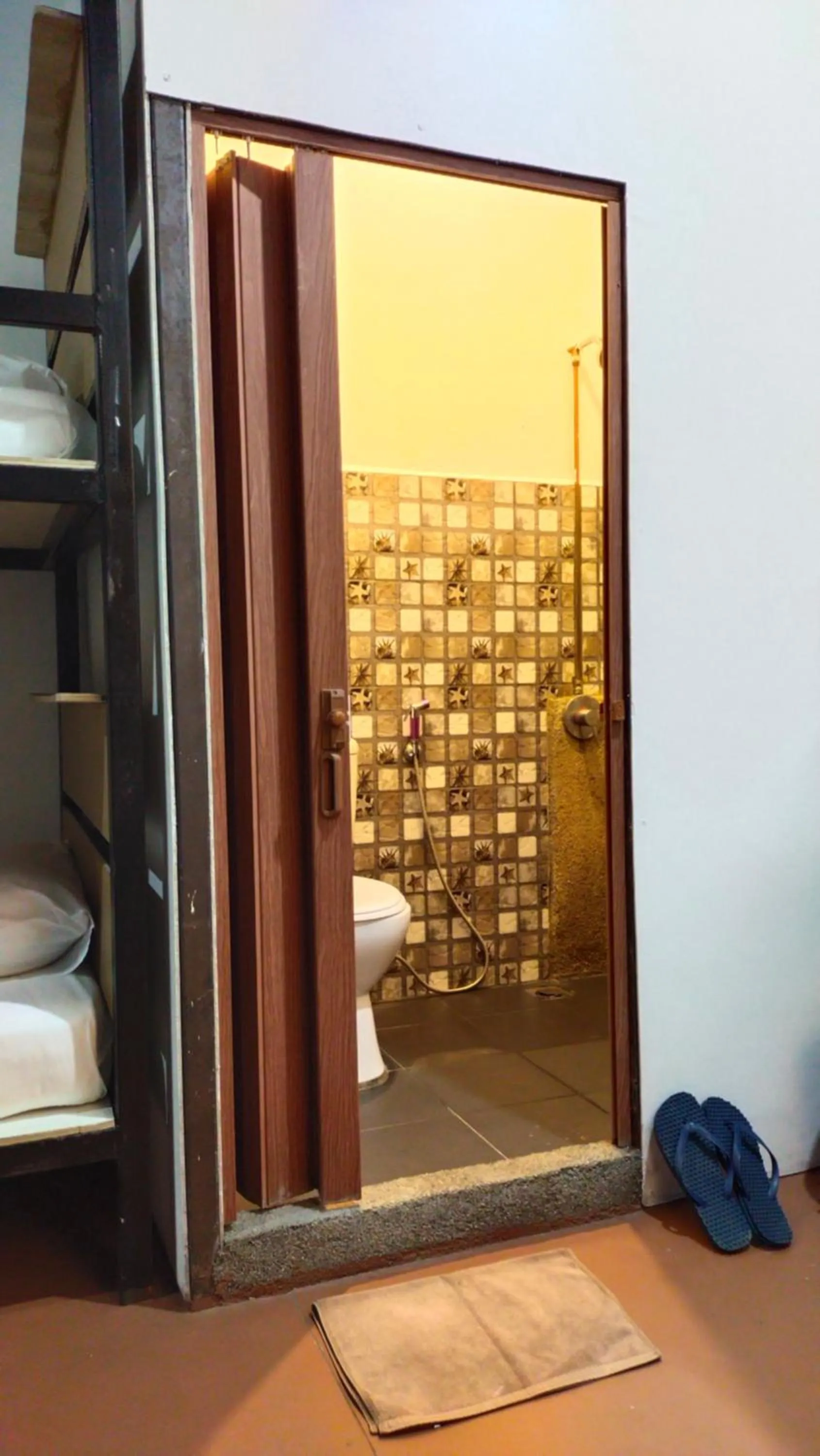 Shower in Happy Garden