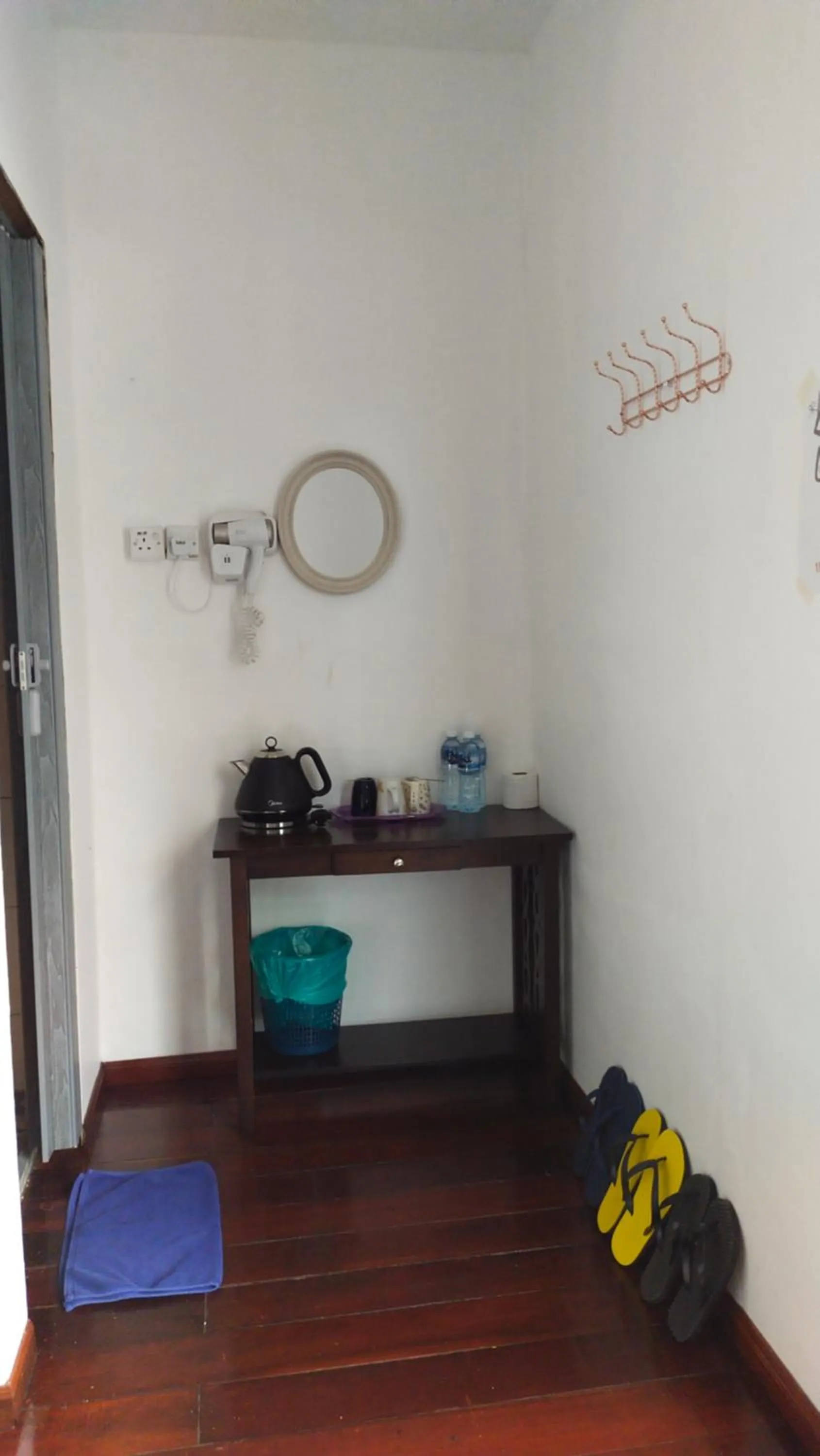 Coffee/tea facilities in Happy Garden