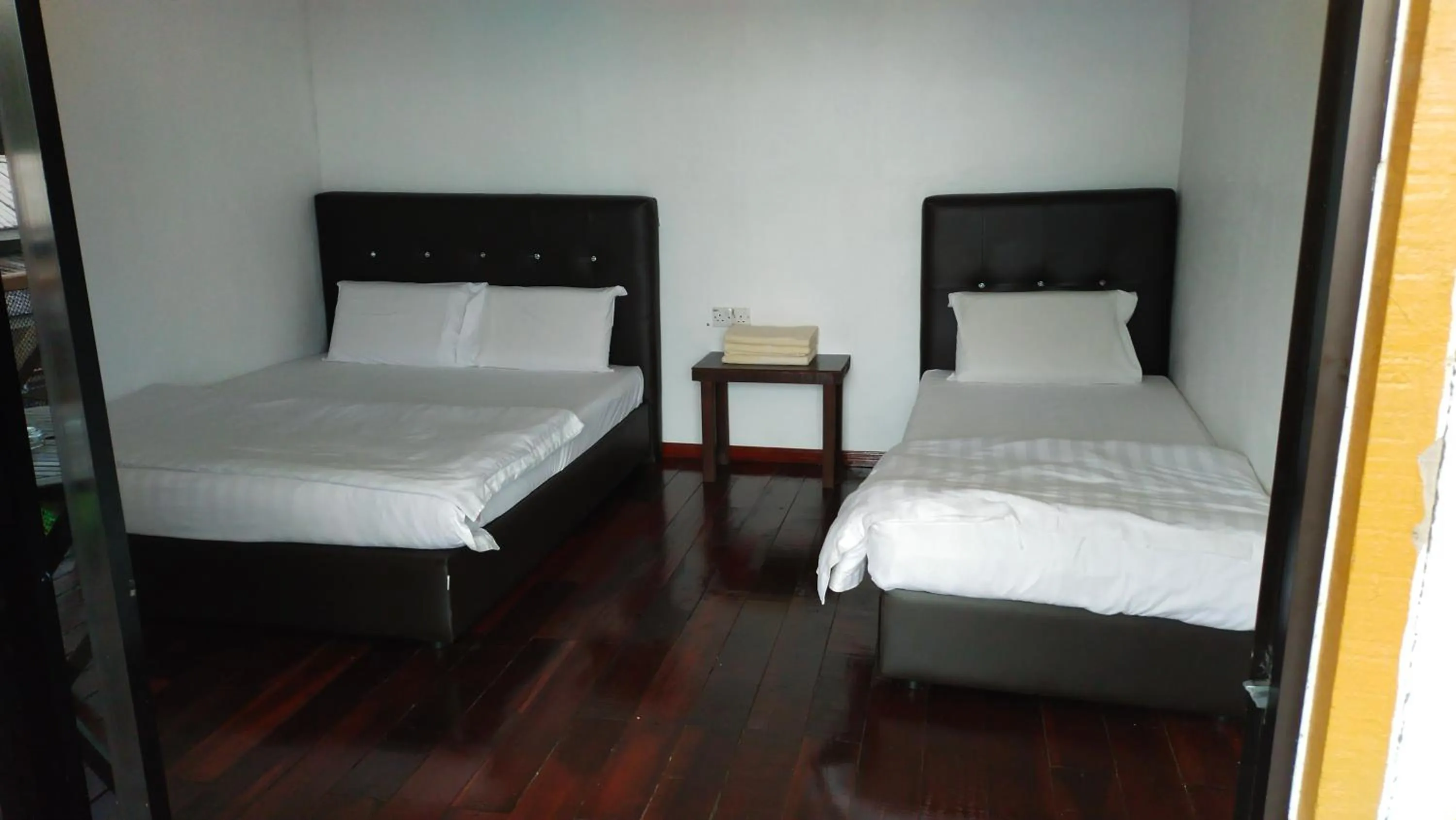 Bedroom, Bed in Happy Garden