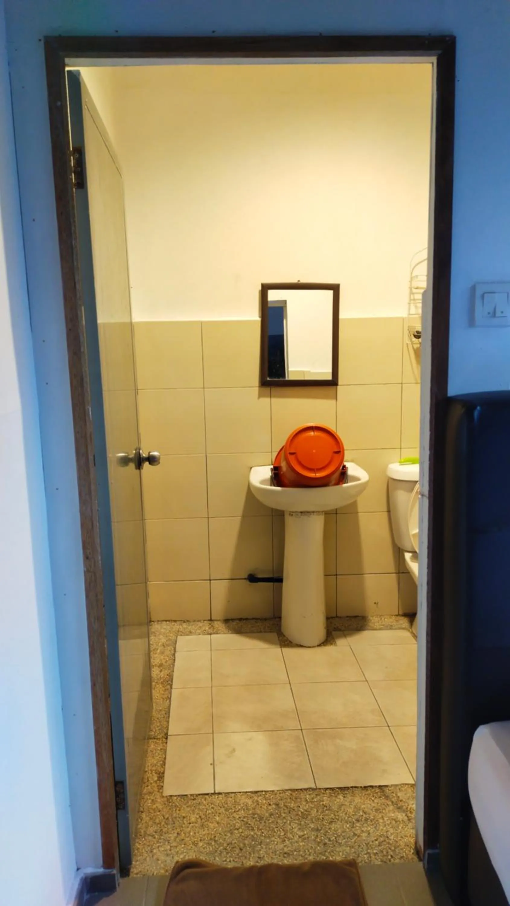 Toilet in Happy Garden