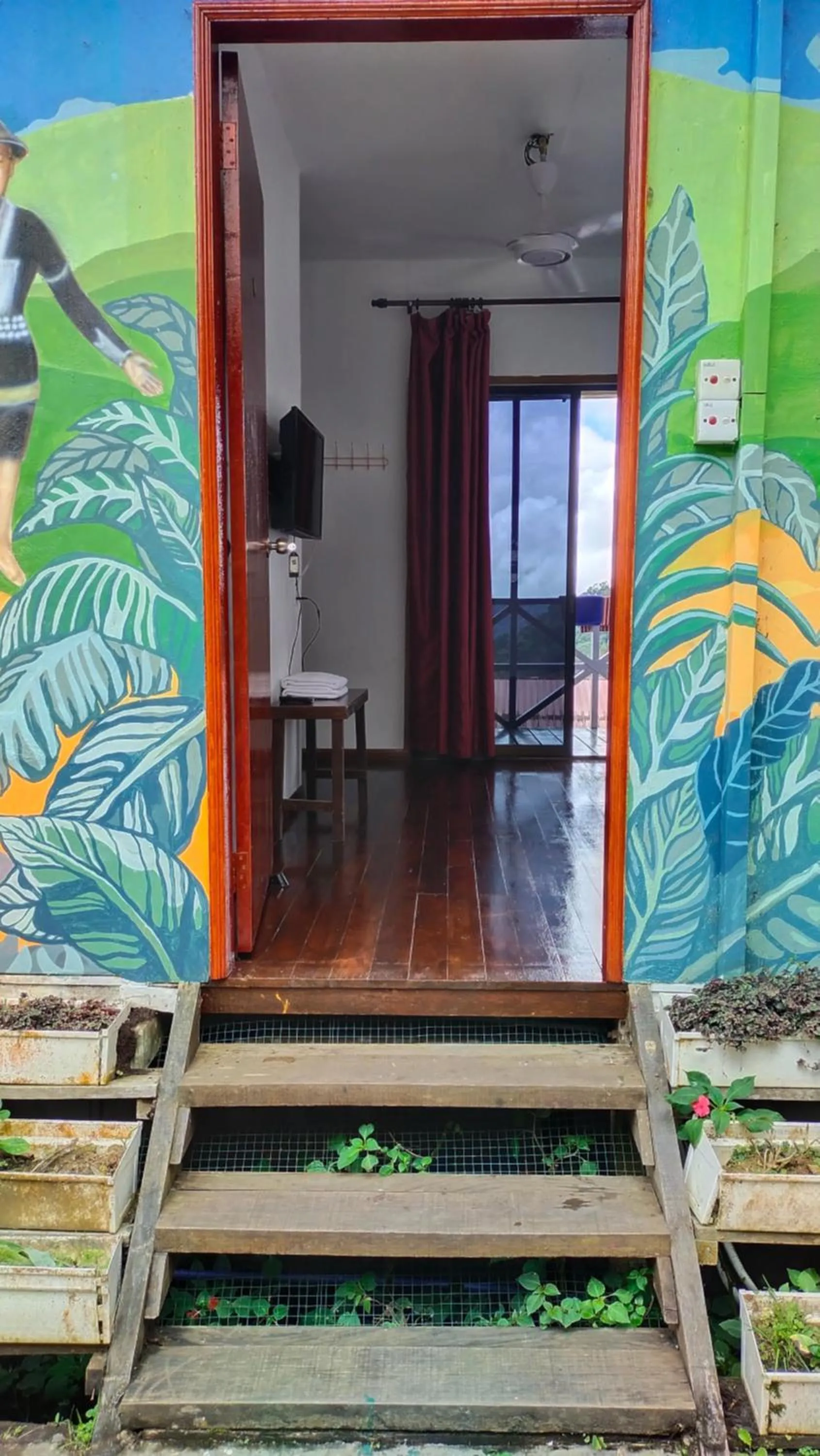 Facade/entrance in Happy Garden