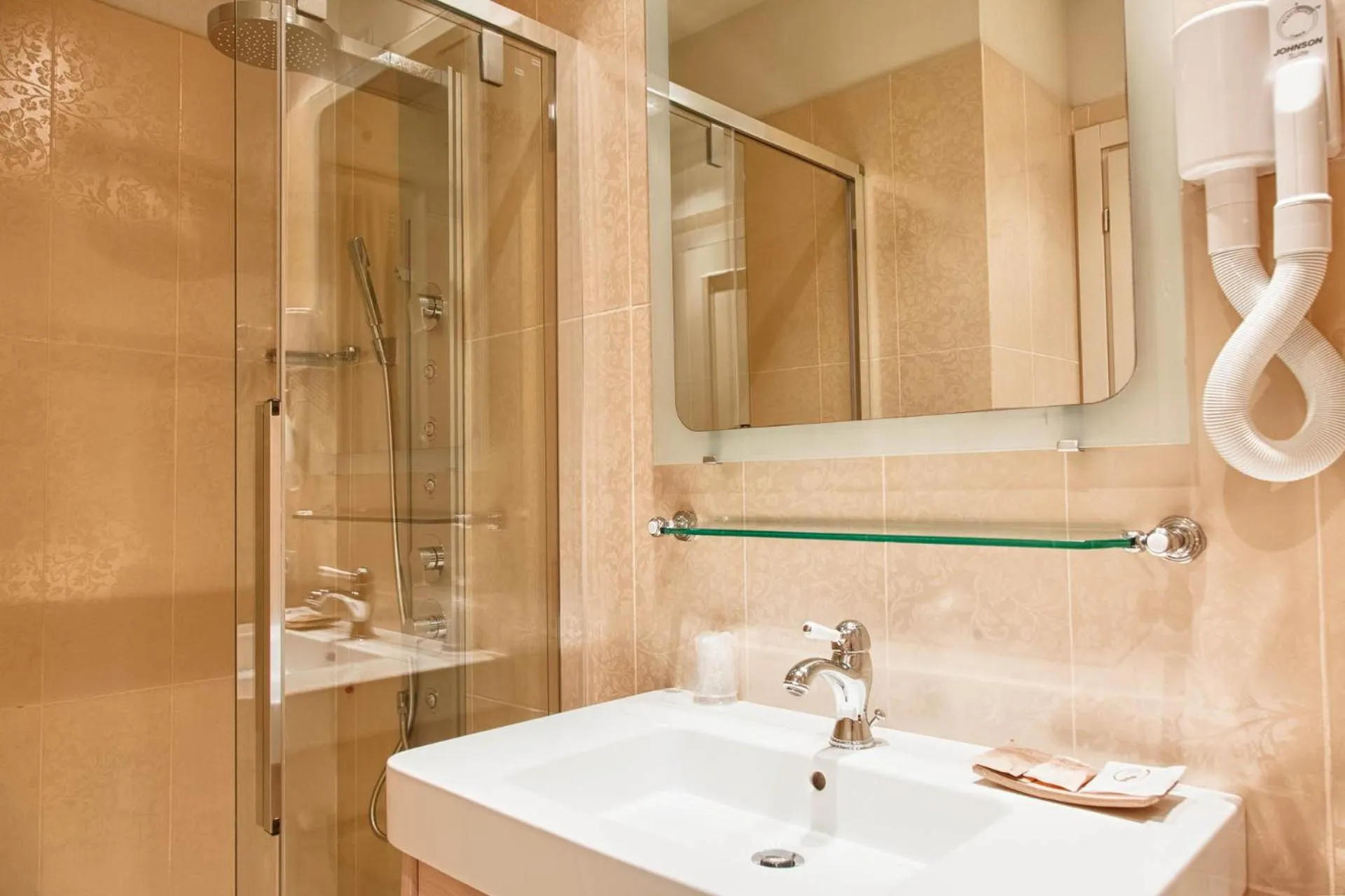 Shower in Hotel Conchiglia