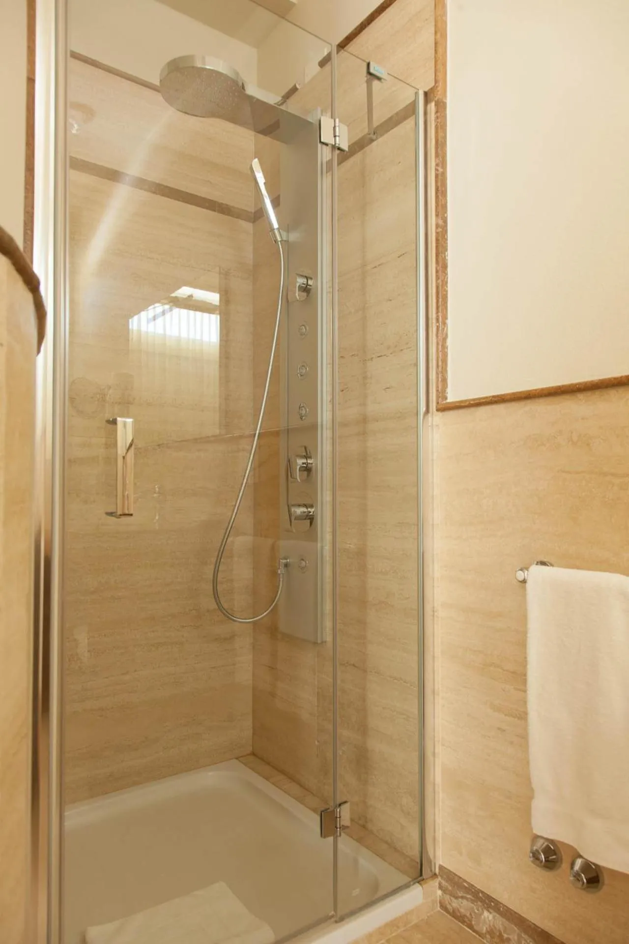 Shower in Hotel Conchiglia