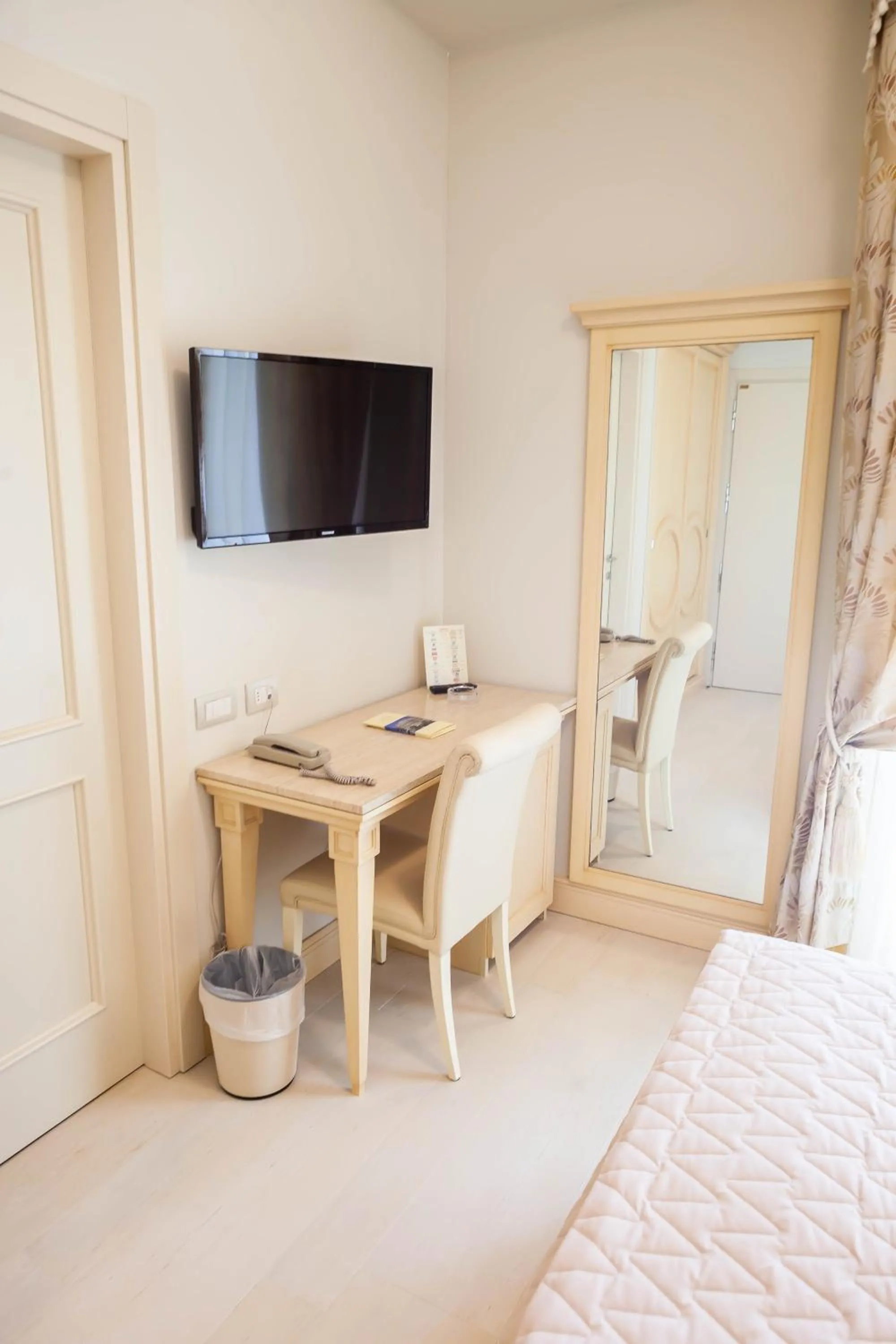 Photo of the whole room, Bed in Hotel Conchiglia